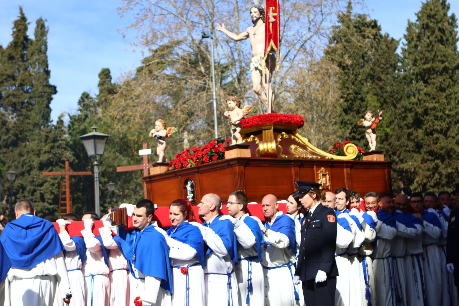 Procesión del encuentro de Nuestra Señora de la Alegría y Jesús Resucitado en el Domingo de Resurrección en Salamanca