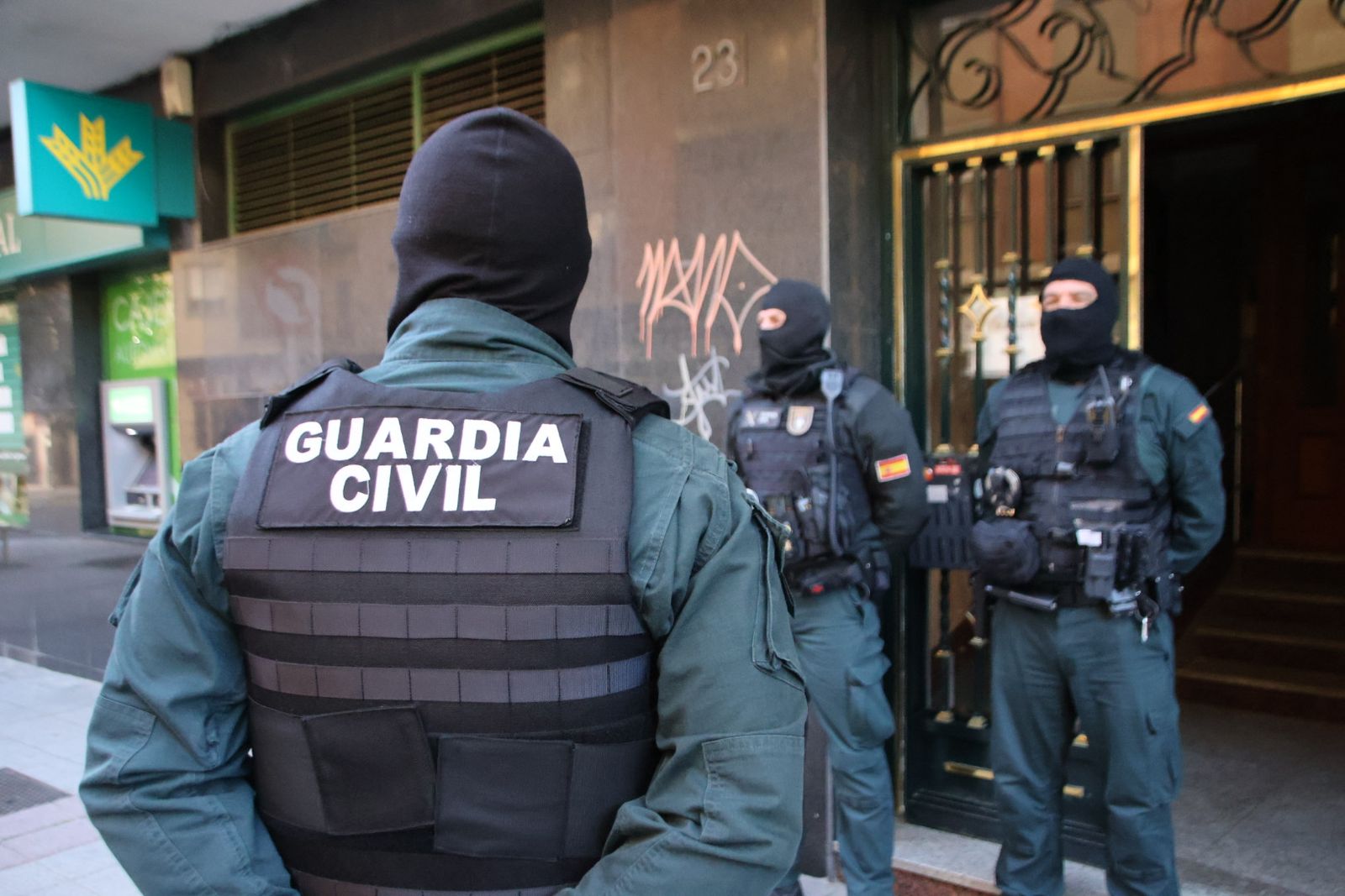Redada de Guardia Civil en una propiedad de la calle Alfonso de Castro