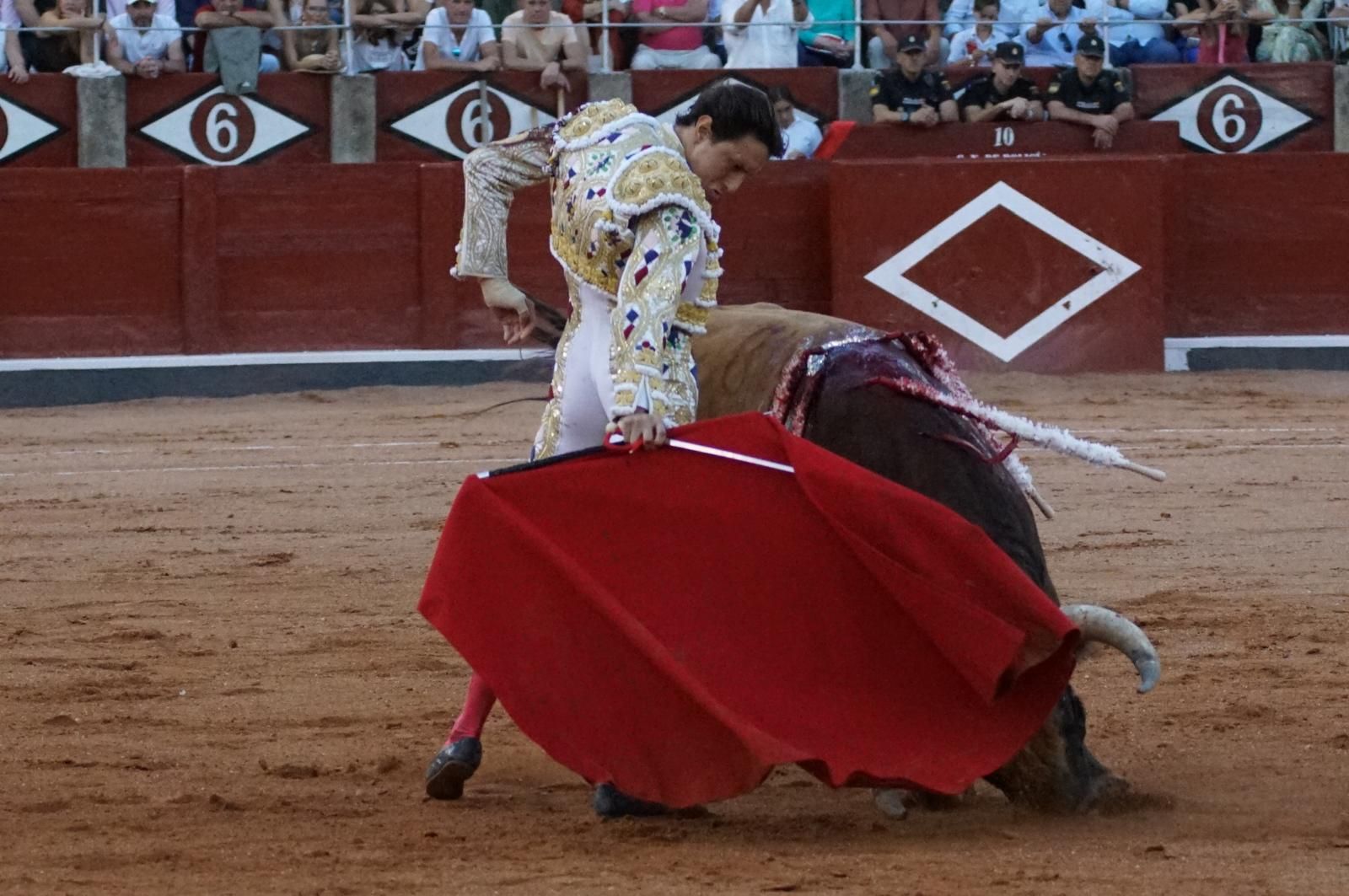 Emilio de Justo, Juan Ortega y Roca Rey inauguran el cartel de figuras en la feria de Salamanca: la corrida de Garcigrande en imágenes