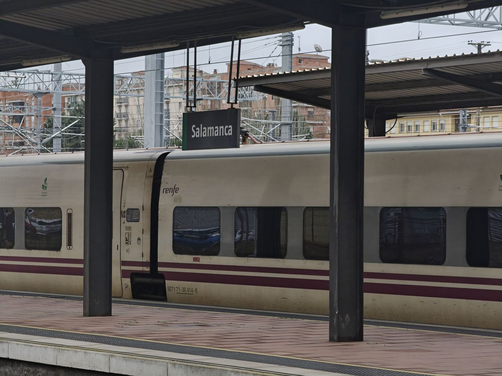 Estación de tren de Salamanca. RENFE. ADIF. Vialia. Trenes en Salamanca. Foto de archivo. S24H