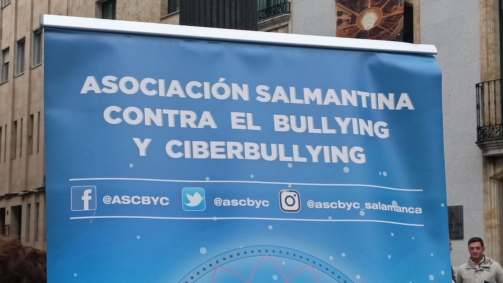 Más de 150 escolares se unen contra el bullying en una gymkana por el centro de Salamanca