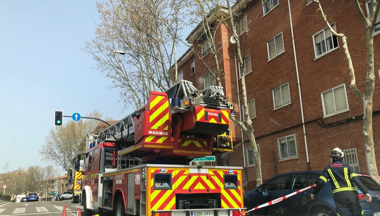 Una columna de humo negro moviliza a los bomberos en Zamora capital