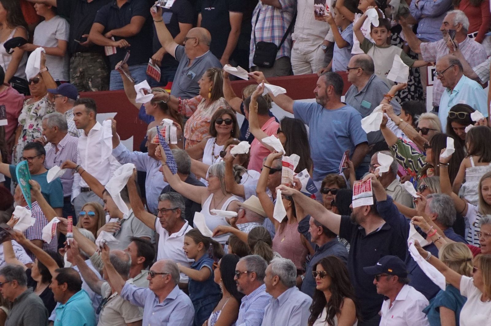 : Emilio de Justo y Diosleguarde cierran en hombros una feria de Guijuelo marcada por las despedidas de El Capea y Javier Castaño