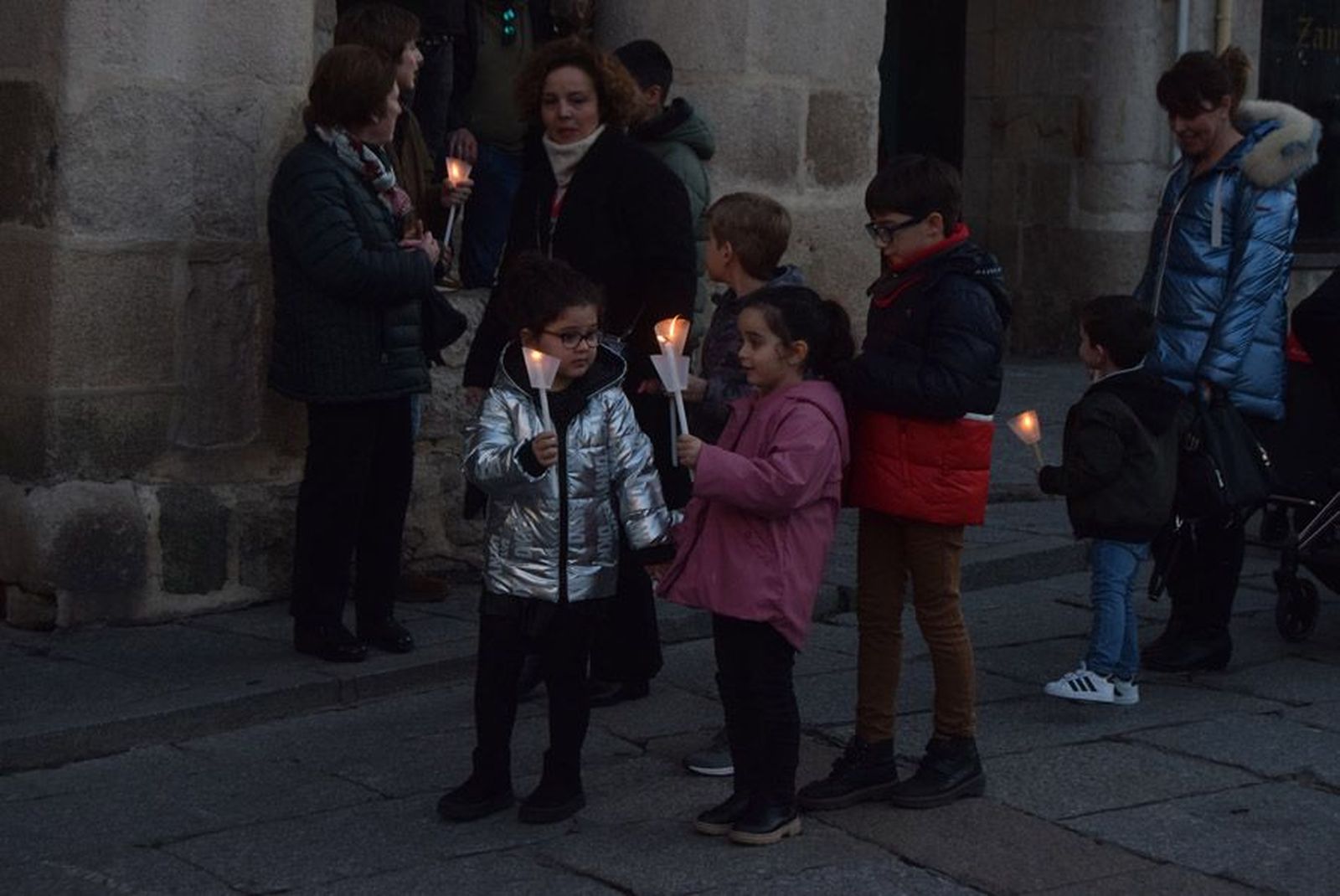 las-candelas-vuelven-a-unir-la-iglesia-de-san-juan-con-la-de-san-vicente-88