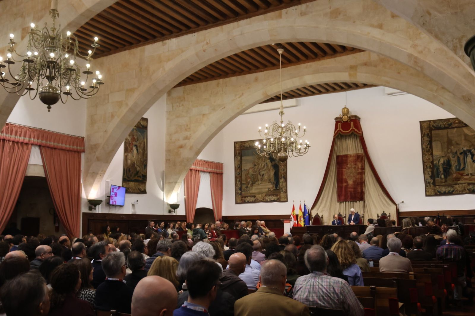 Alumni celebra el acto académico de bienveida de antiguos alumnos de la USAL