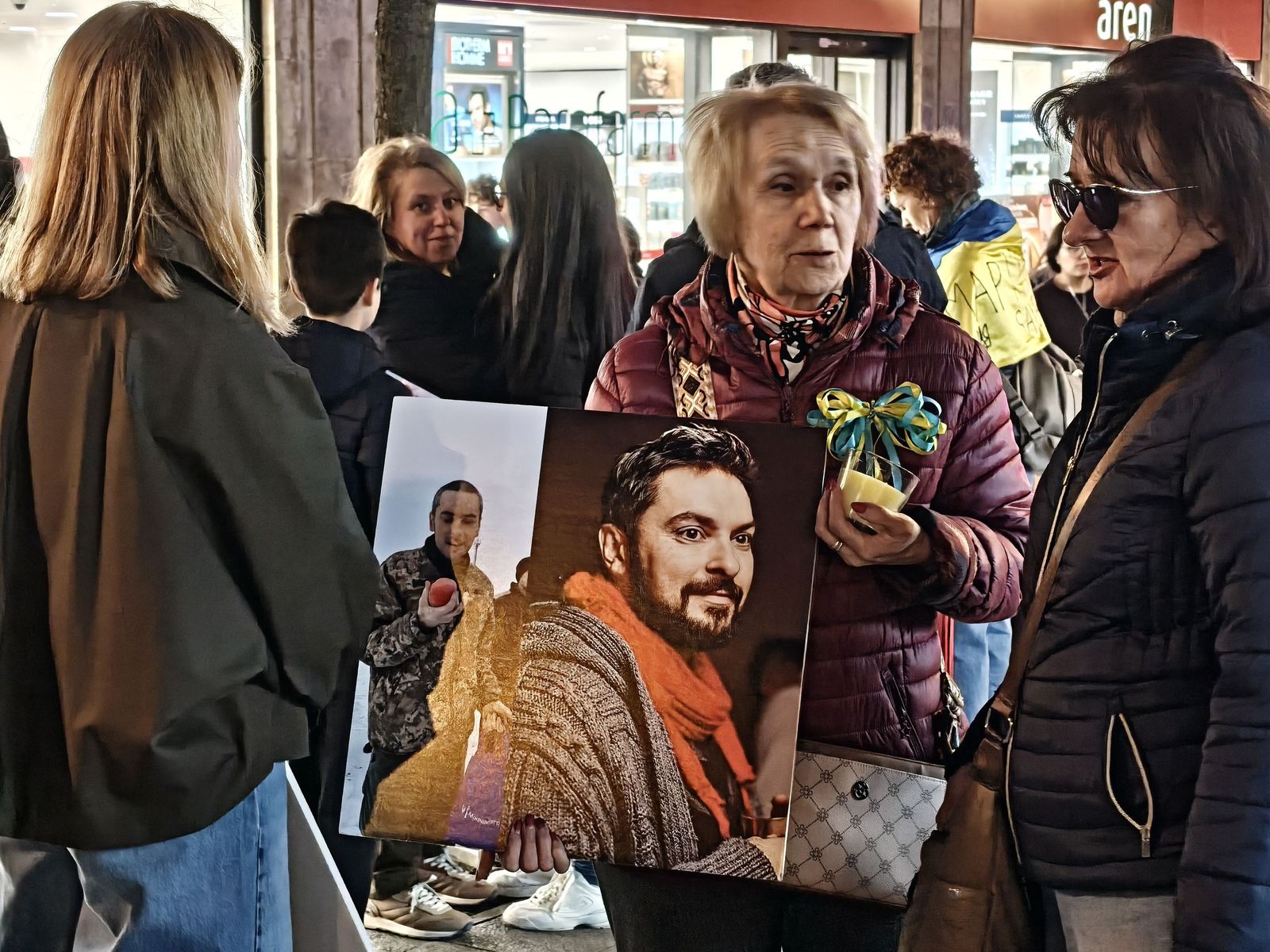 La Asociación de Ucranianos de Salamanca recorre la calles de la capital