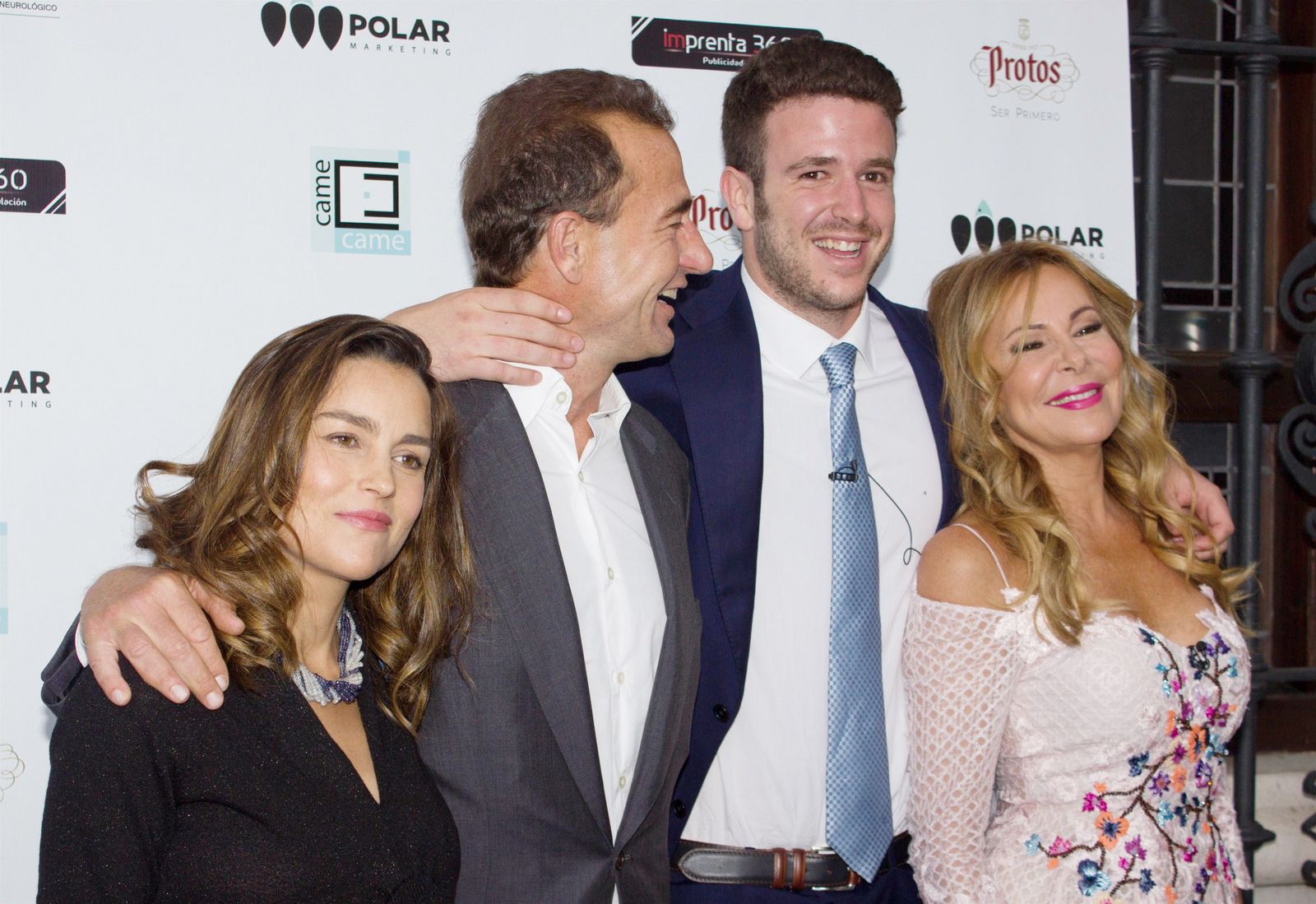 Alex Lequio junto a su madre Ana Obregón, su padre Alessandro y la esposa de este, María Palacios