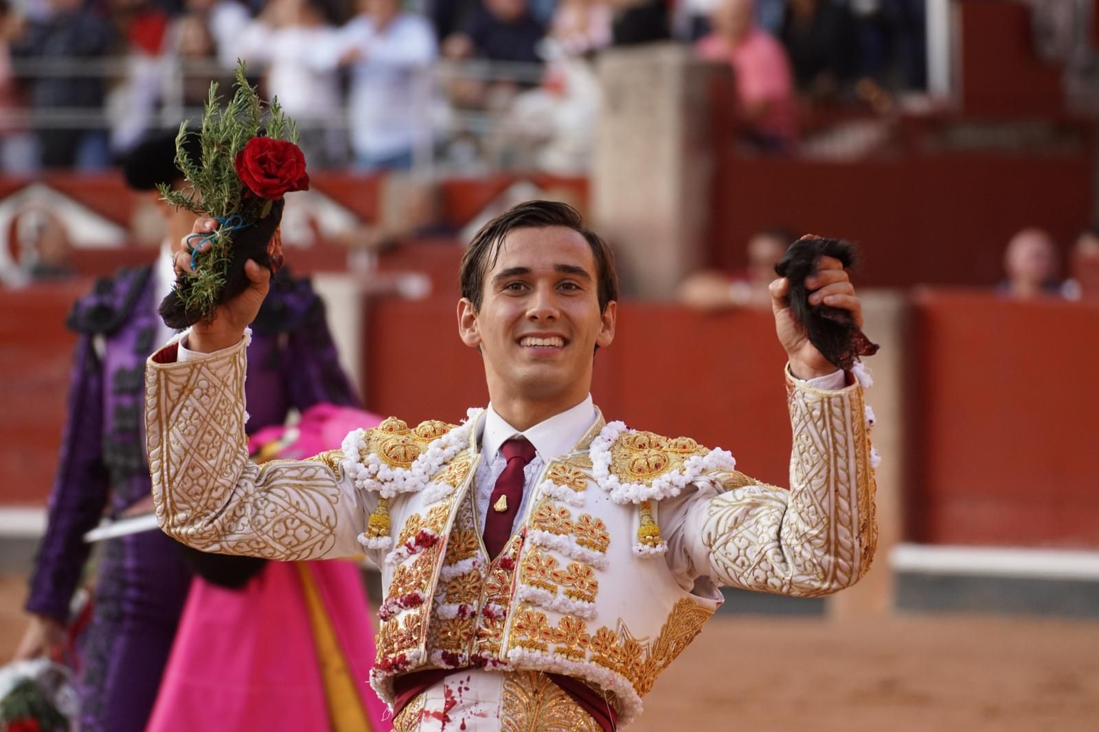 resumen-fotografico-del-ambiente-en-los-tendidos-de-la-glorieta-durante-la-corrida-concurso-22-de-septiembre-fotos-juanes-6