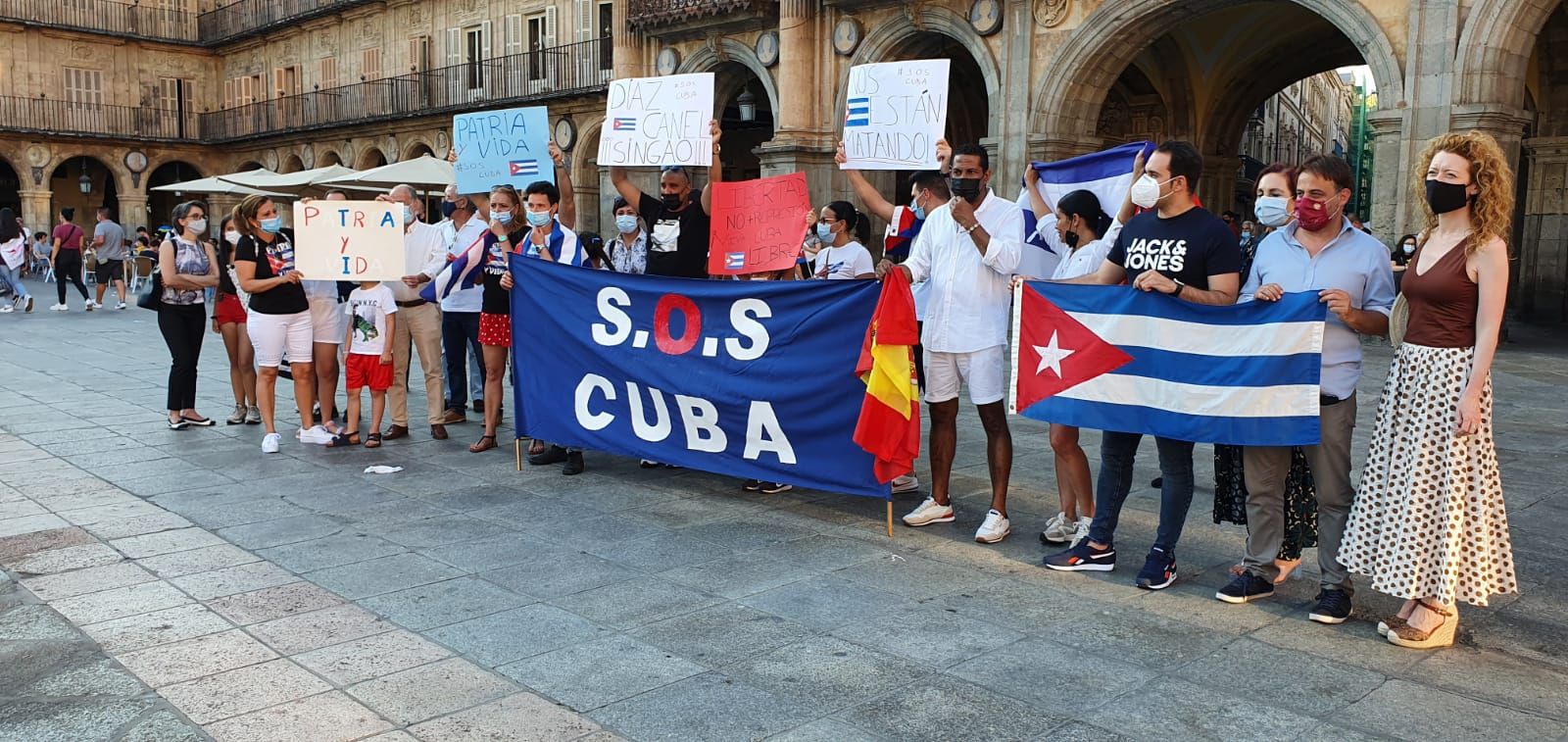 Ana Suárez y Fernando Castaño se unen a las concentraciones por Cuba Ana Suárez y Fernando Castaño se unen a las concentraciones por Cuba