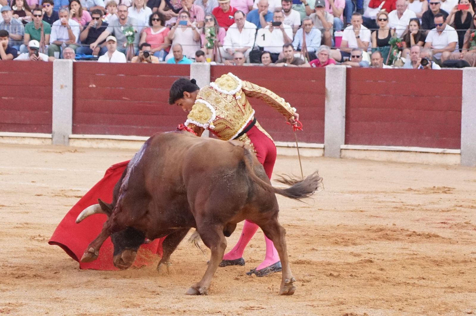 : Emilio de Justo y Diosleguarde cierran en hombros una feria de Guijuelo marcada por las despedidas de El Capea y Javier Castaño