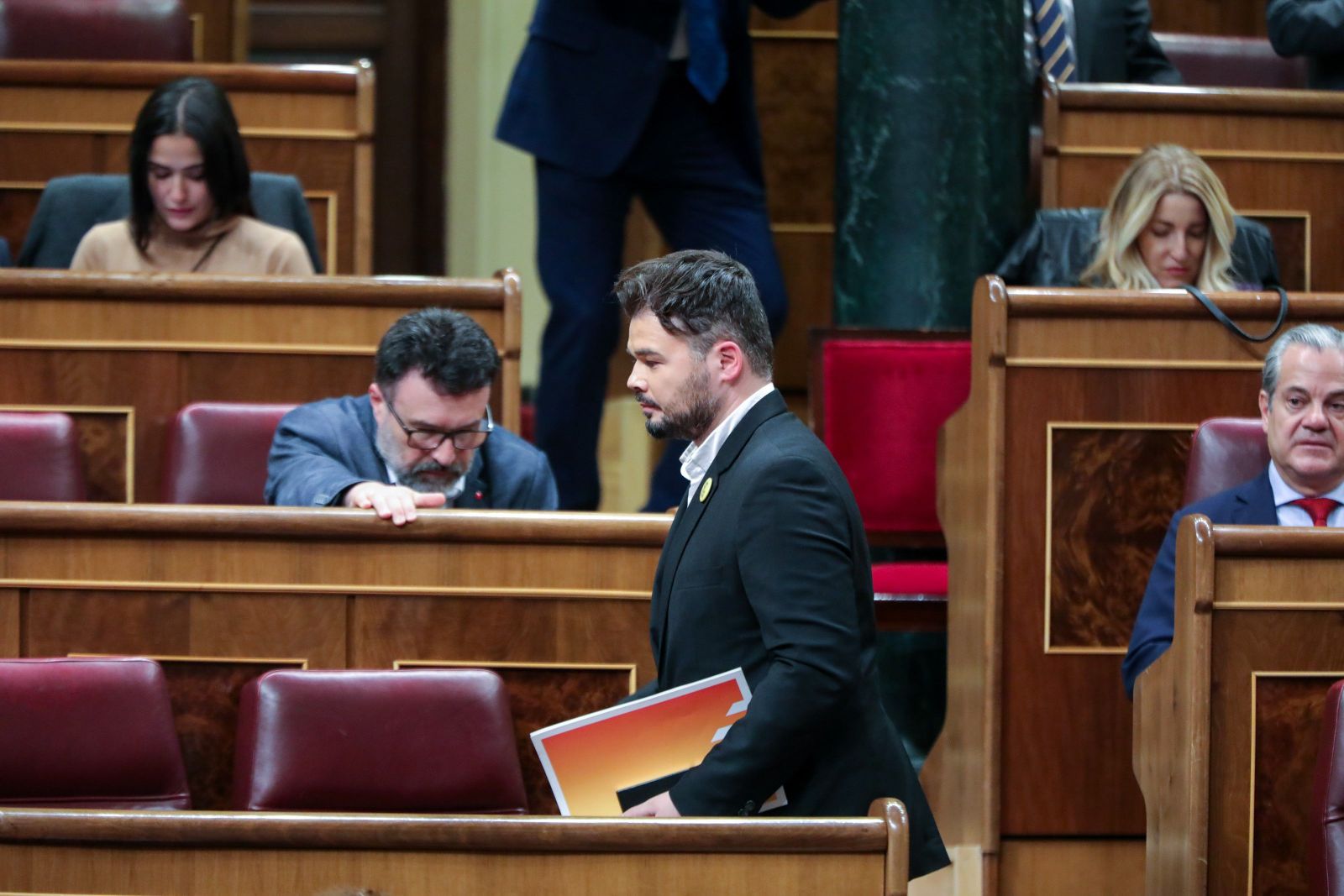 El portavoz adjunto de ERC en el Congreso de los Diputados, Gabriel Rufián, durante la primera sesión del debate de investidura del candidato socialista a la Presidencia de Gobierno en la XIV Legisl