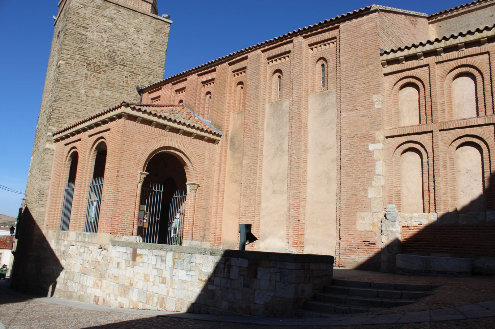 Alba de Tormes. Calles Iglesia San Juan (3)