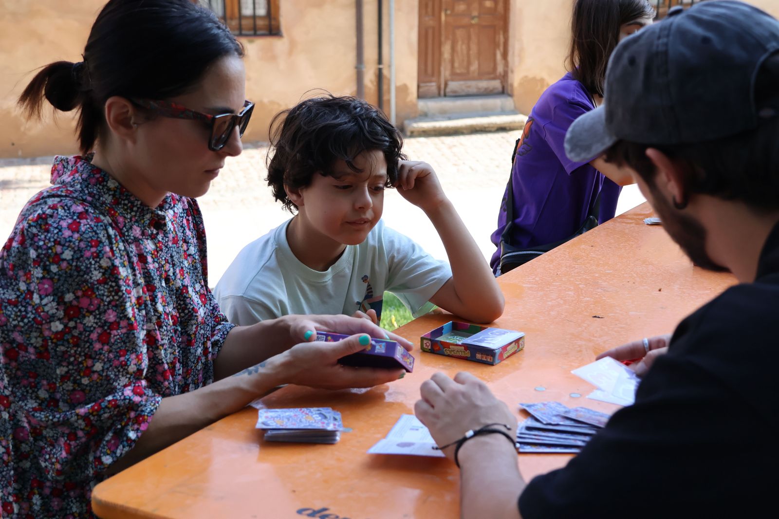 Juegos de mesa en los jardines del Castillo