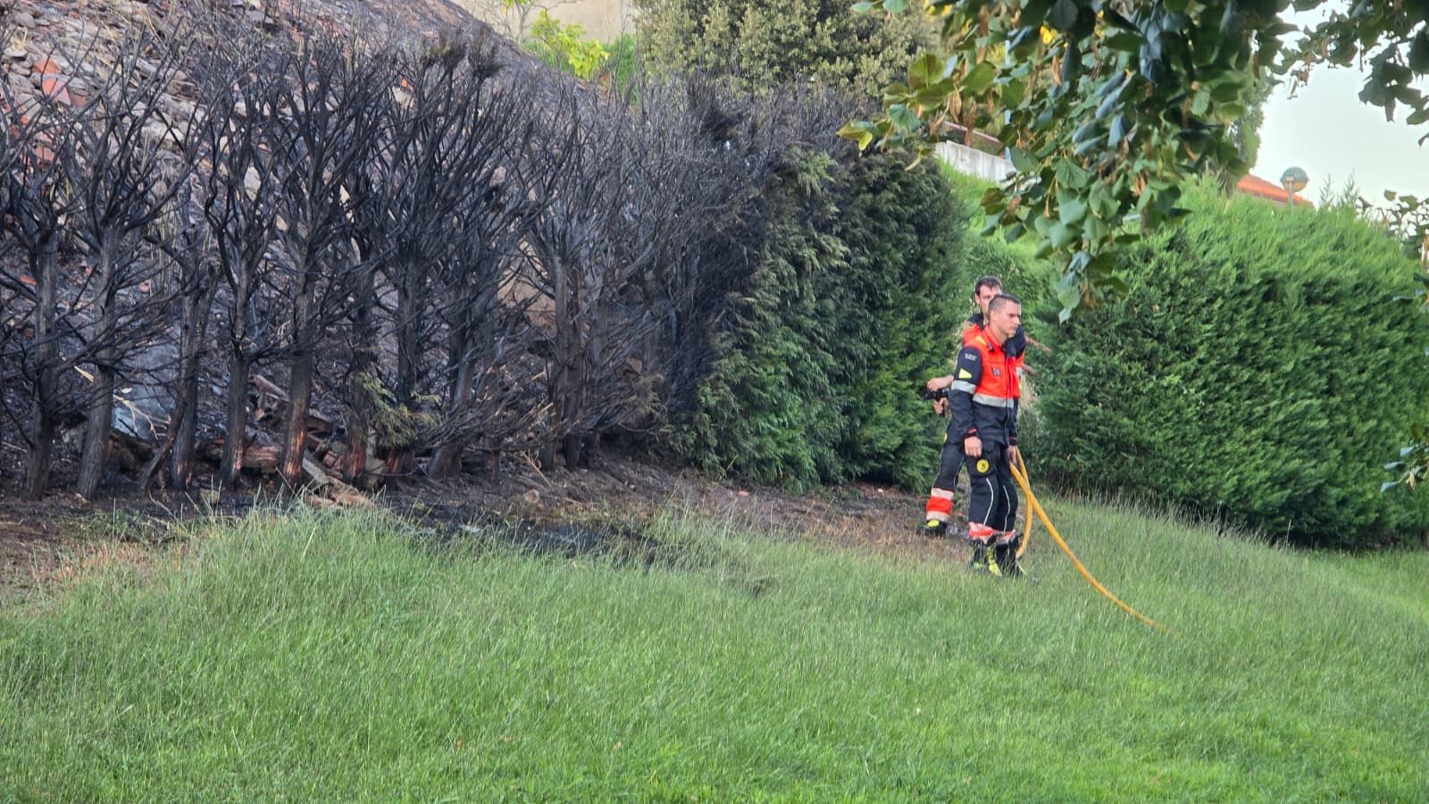 Incendio junto al parque Valhondo