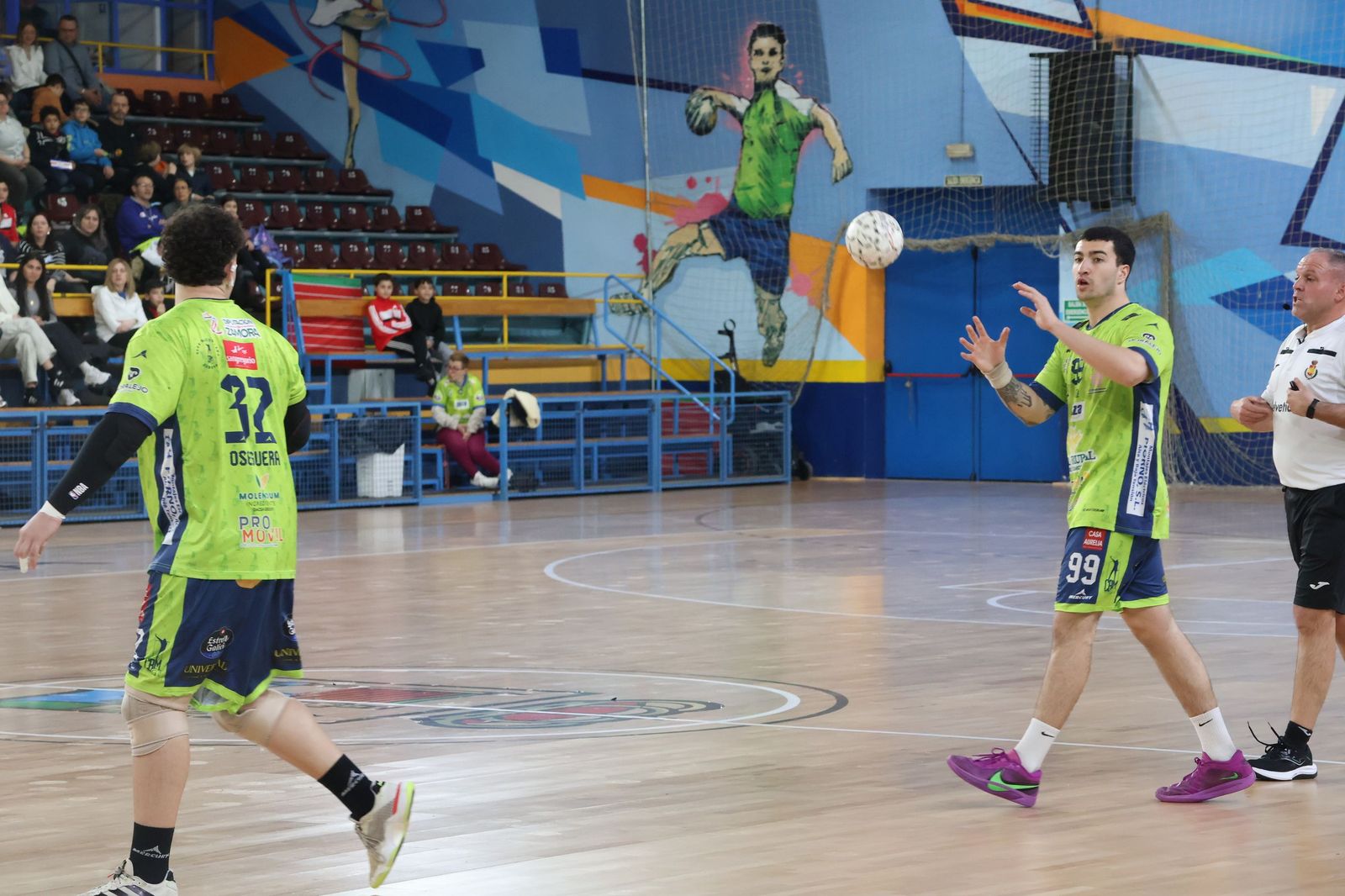 GALERÍA | Revive el apasionante duelo entre el Balonmano Zamora y el Ciudad de Santander