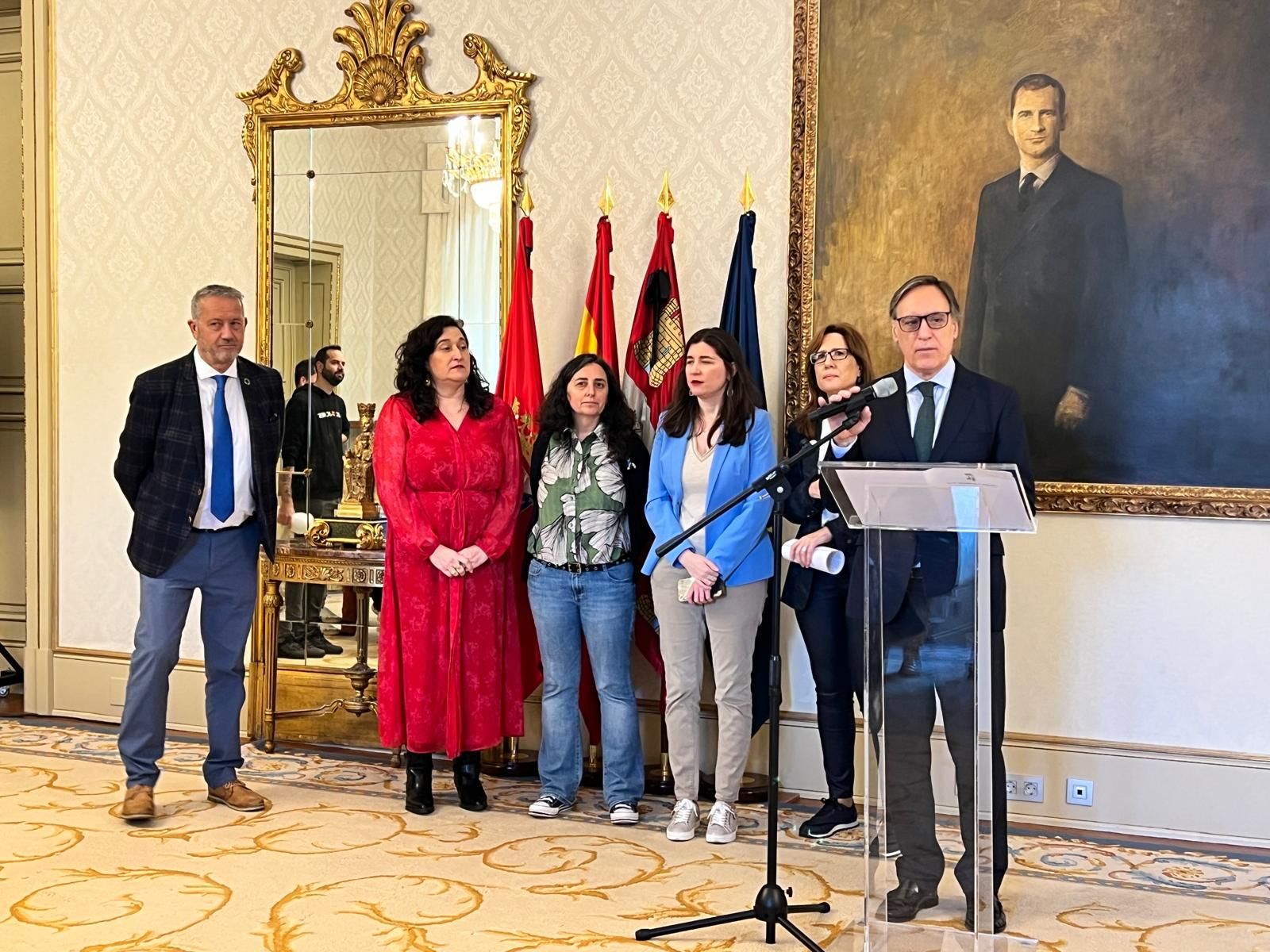 personas-con-tea-visitan-el-ayuntamiento-de-salamanca-en-el-dia-mundial-de-concienciacion-sobre-el-autismo-19