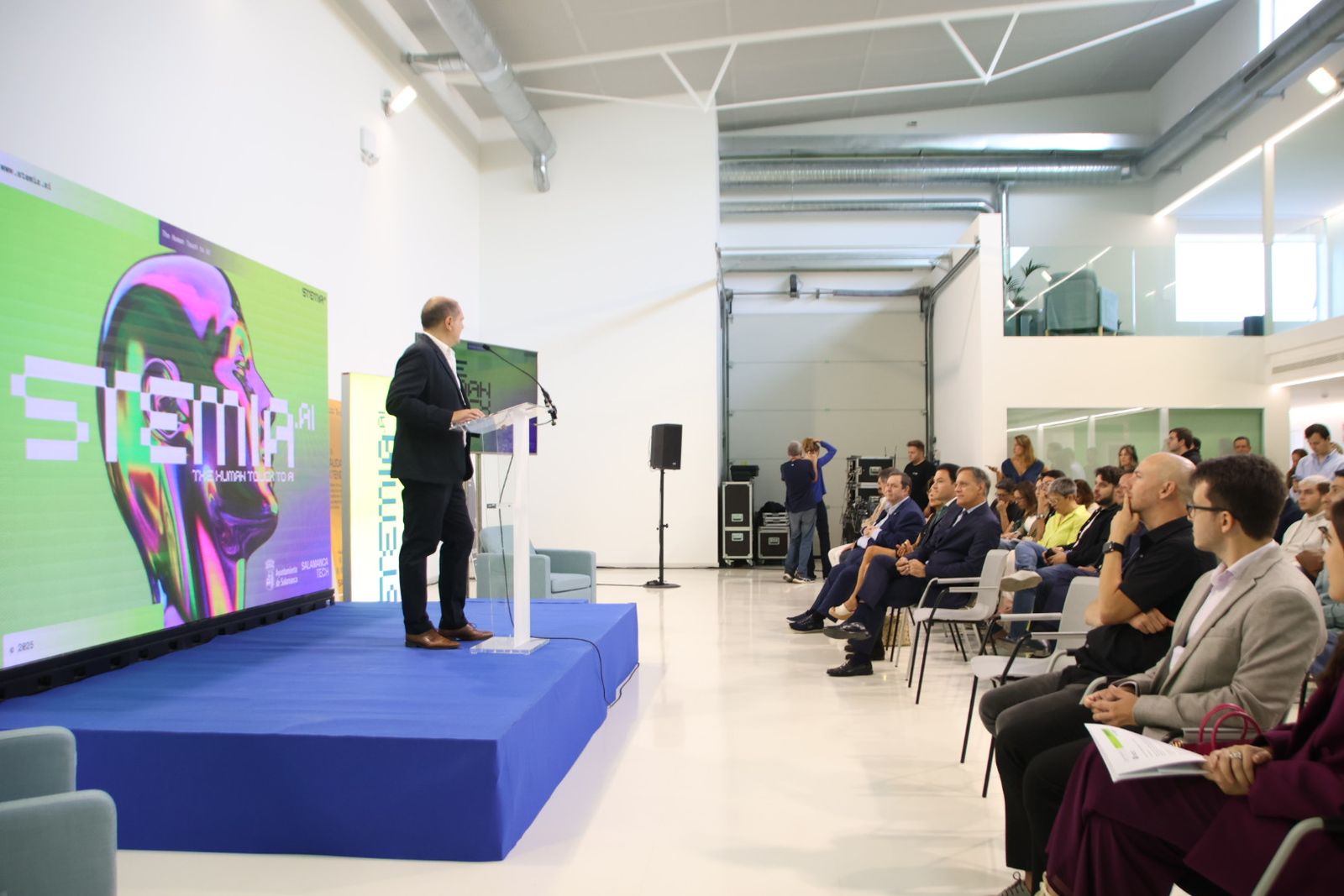 El alcalde de Salamanca, Carlos García Carbayo, y el CEO de Stemia, Juan Manuel Barrionuevo, presentan el inicio de la actividad de esta empresa en Salamanca