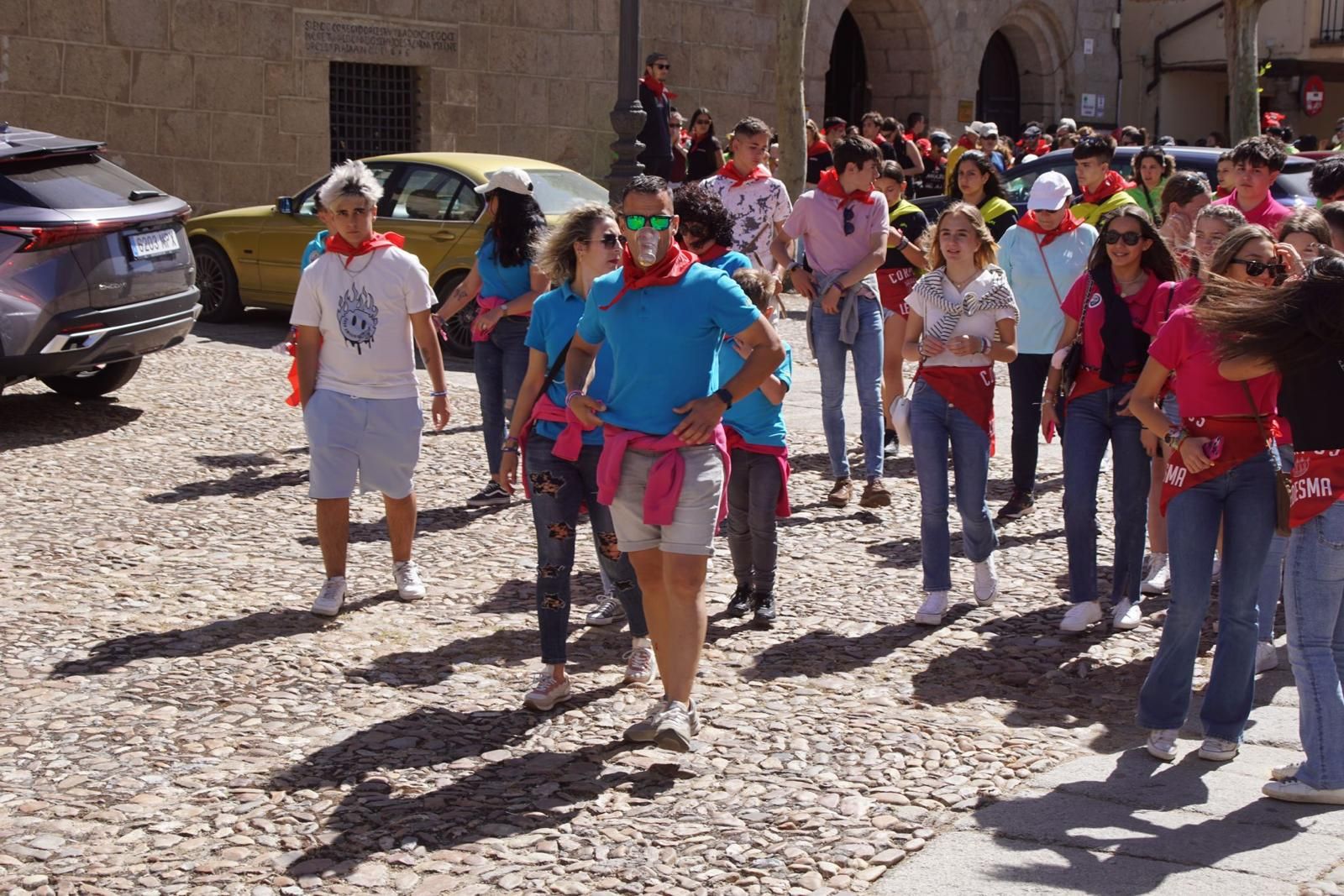 ledesma-calienta-motores-para-los-espantos-con-el-reparto-de-panuelos-y-la-salida-de-los-toros-del-prao-de-la-villa-56