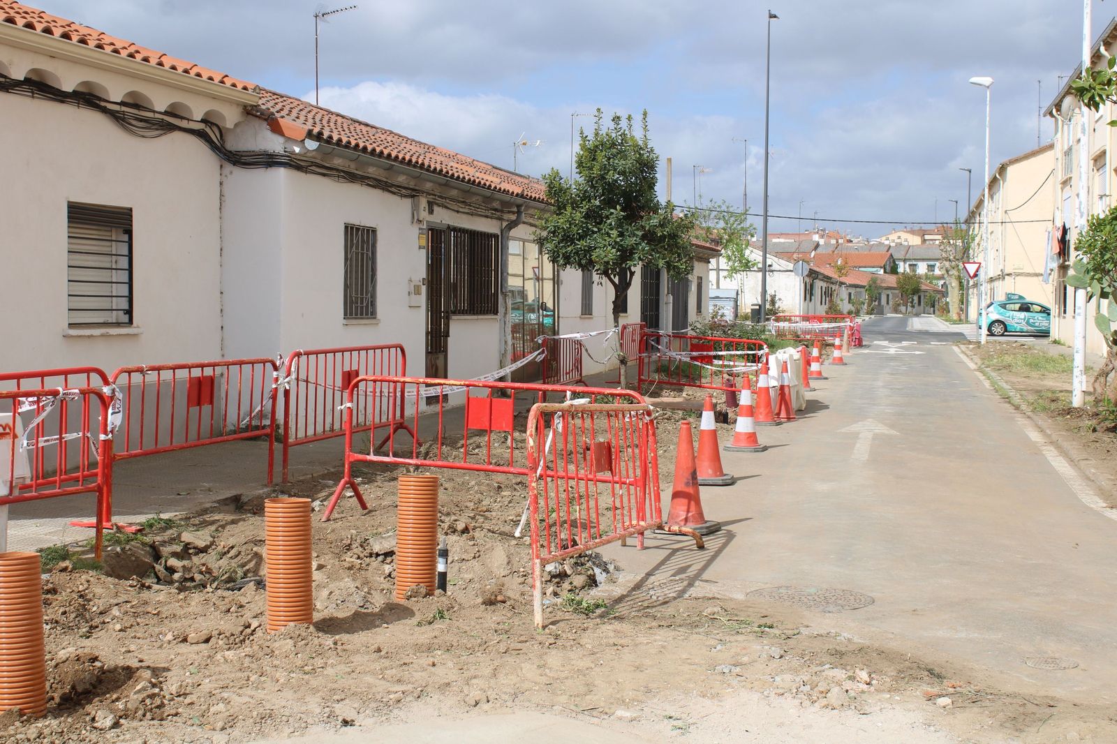 Carbayo visita las obras de la segunda fase de urbanización del barrio de La Vega