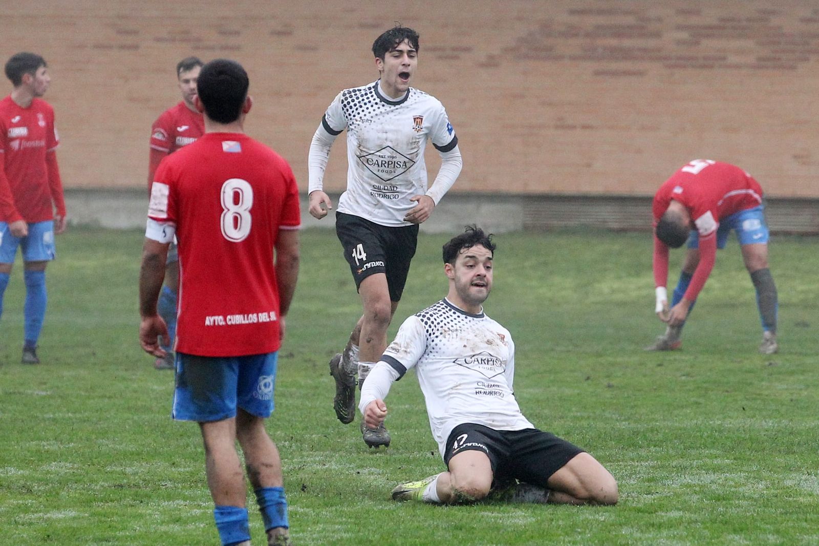 Javi Moríñigo celebra un gol con el Ciudad Rodrigo
