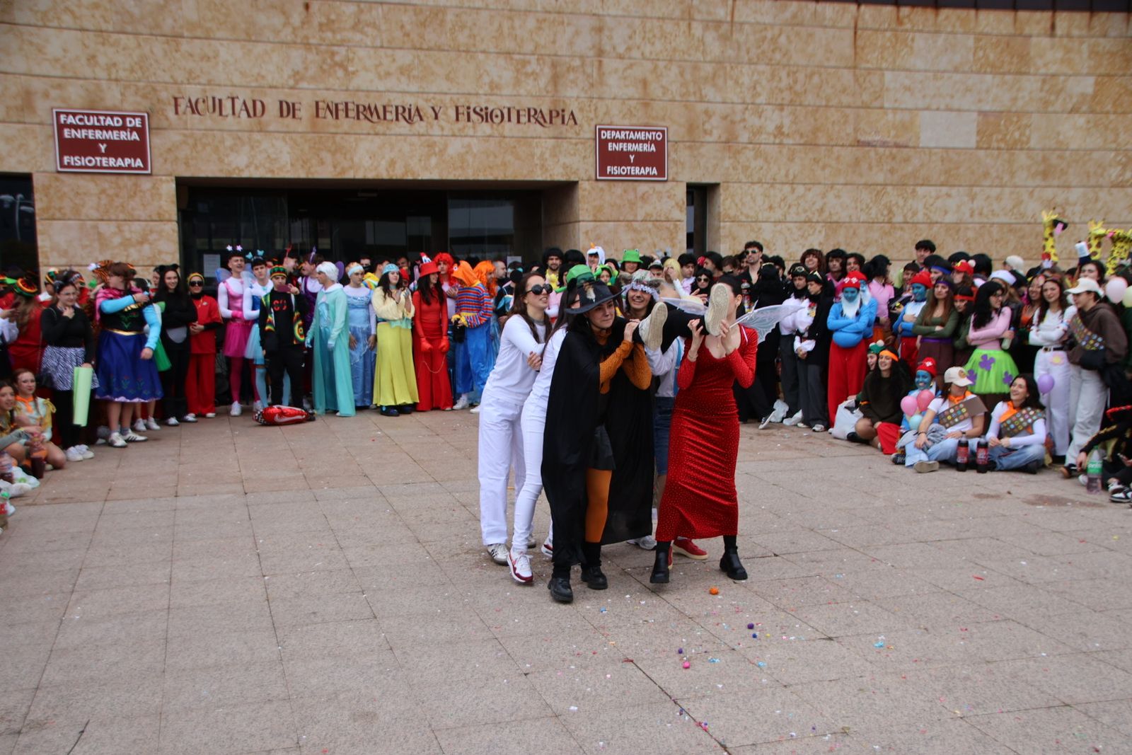 Charanga fiestas Enfermería y Fisioterapia USAL
