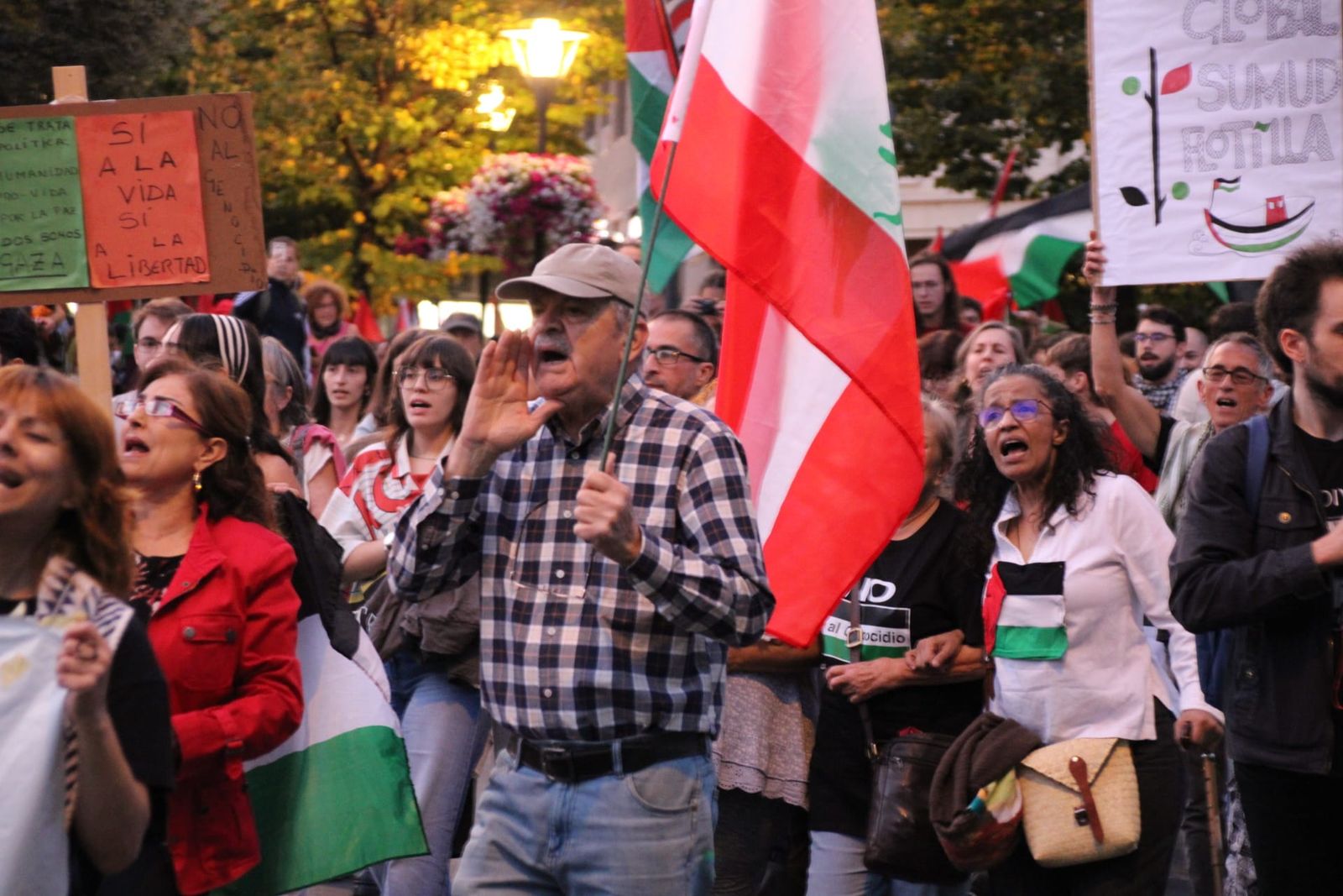 Medio millar de personas se manifiestan en Salamanca en apoyo a Palestina y la flotilla