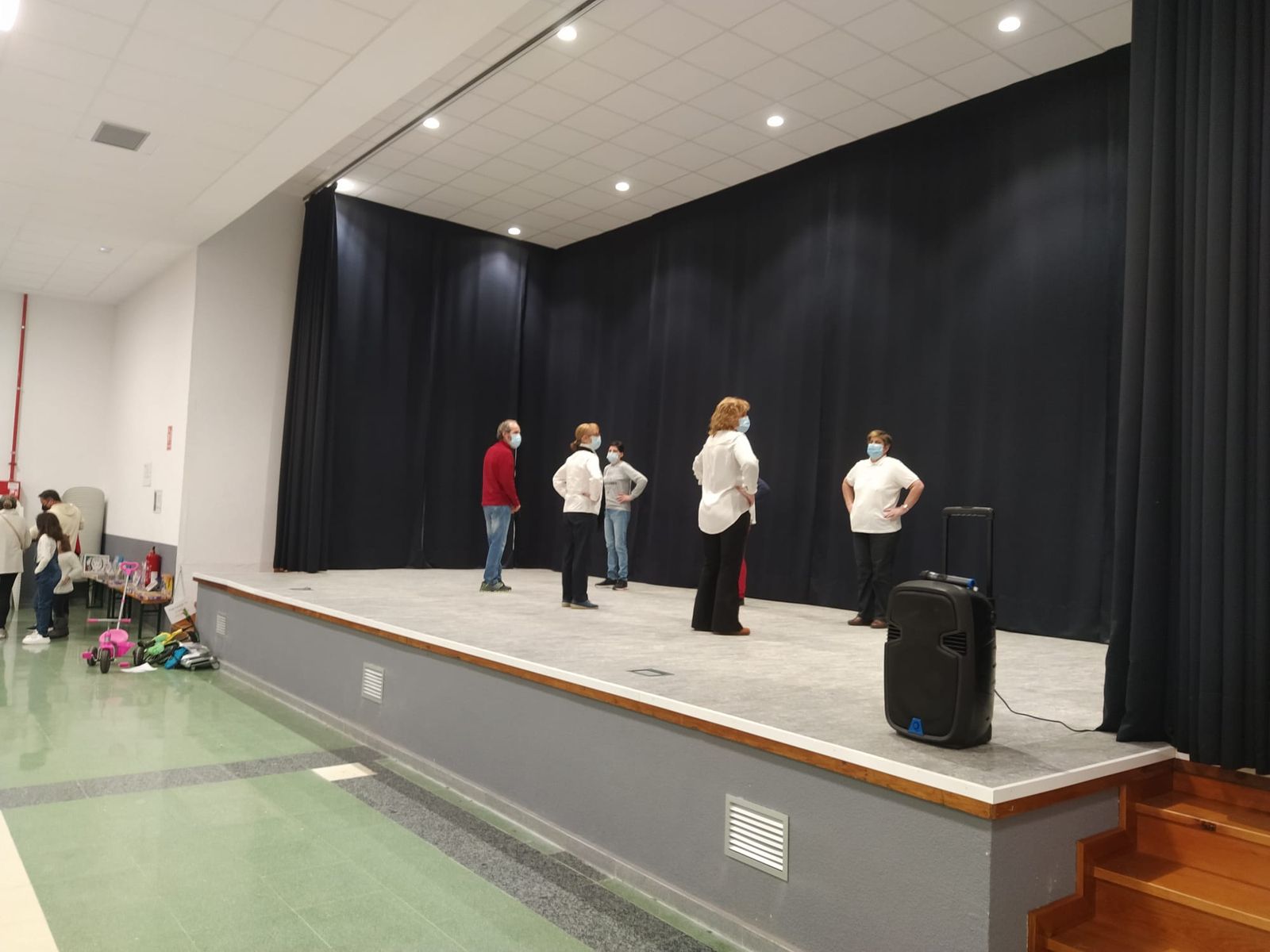 mercadillo-solidario-en-doninos-a-favor-de-la-palma-1