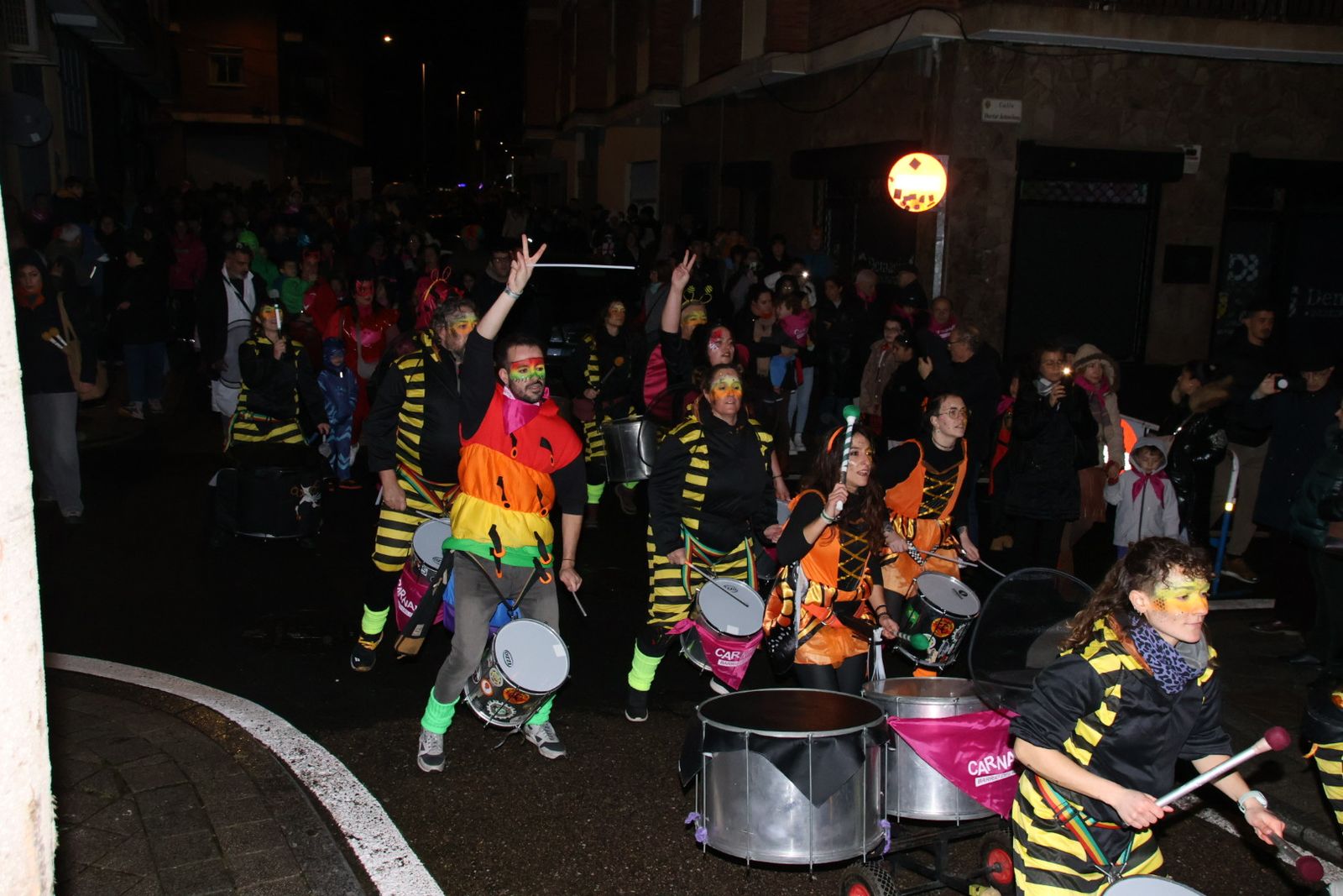 Desfile de disfraces con pasacalles a cargo de Blocco Charr