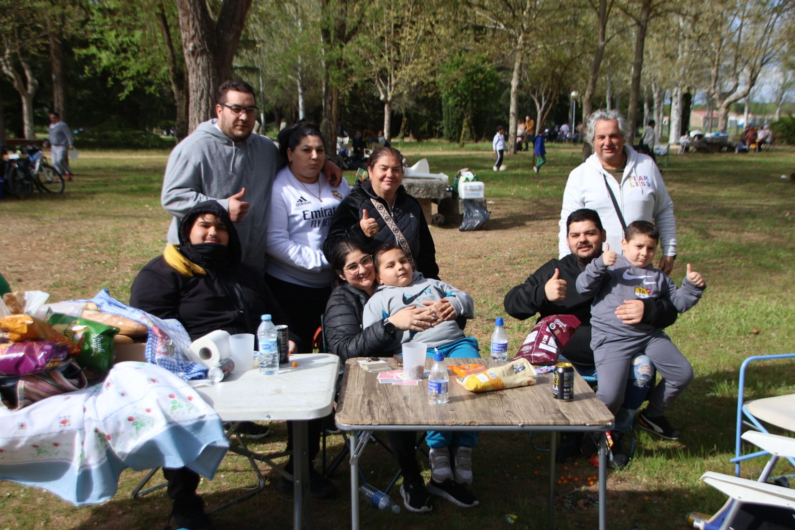 Un multitudinario Lunes de Aguas en Salamanca llena la ribera del Tormes