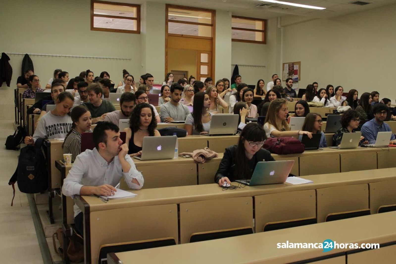 Estudiantes derecho juez ruz (6)