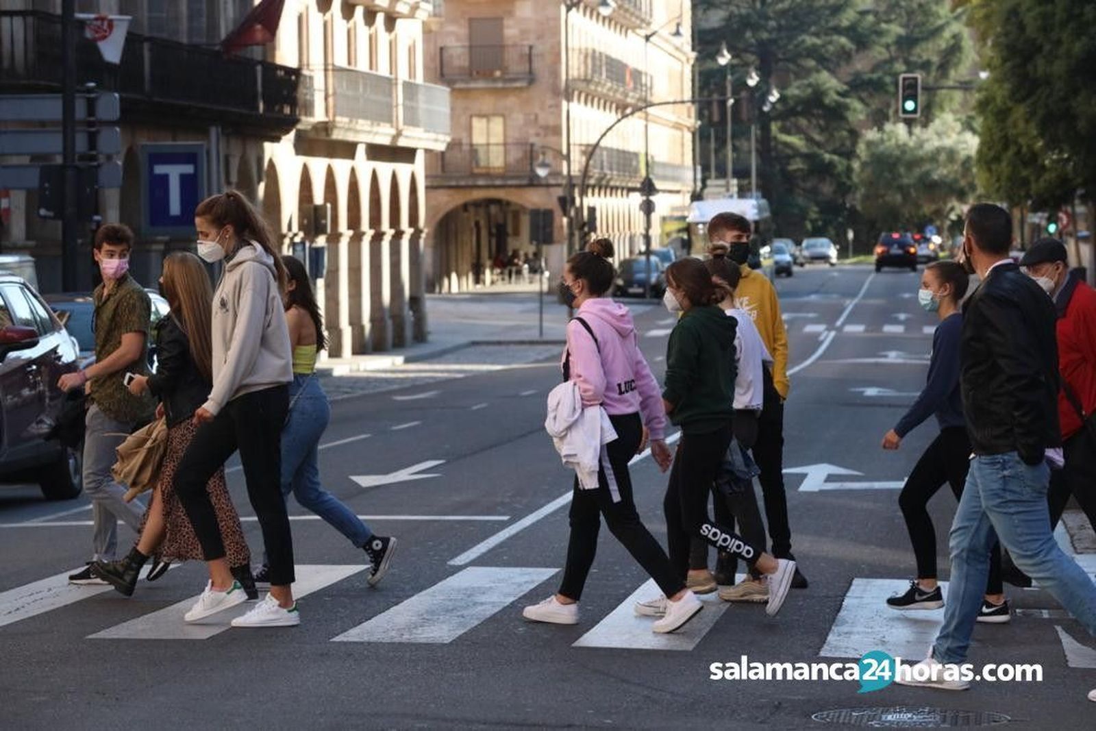Gente paseando en Salamanca Gente paseando en Salamanca