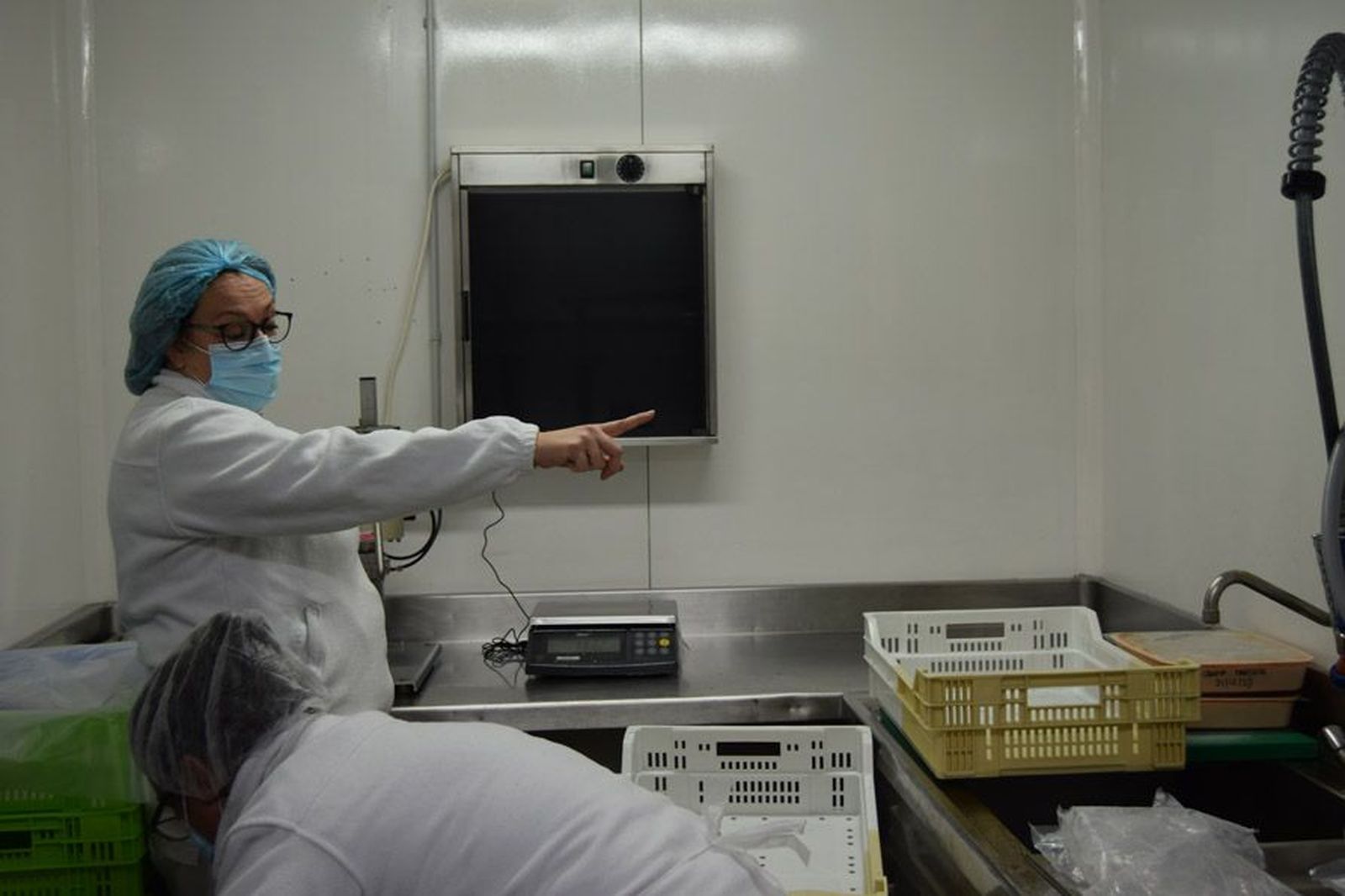 la-delegada-territorial-leticia-garcia-visita-la-cocina-de-linea-fria-del-complejo-asistencial-de-zamora-tras-las-obras-de-mejora-25