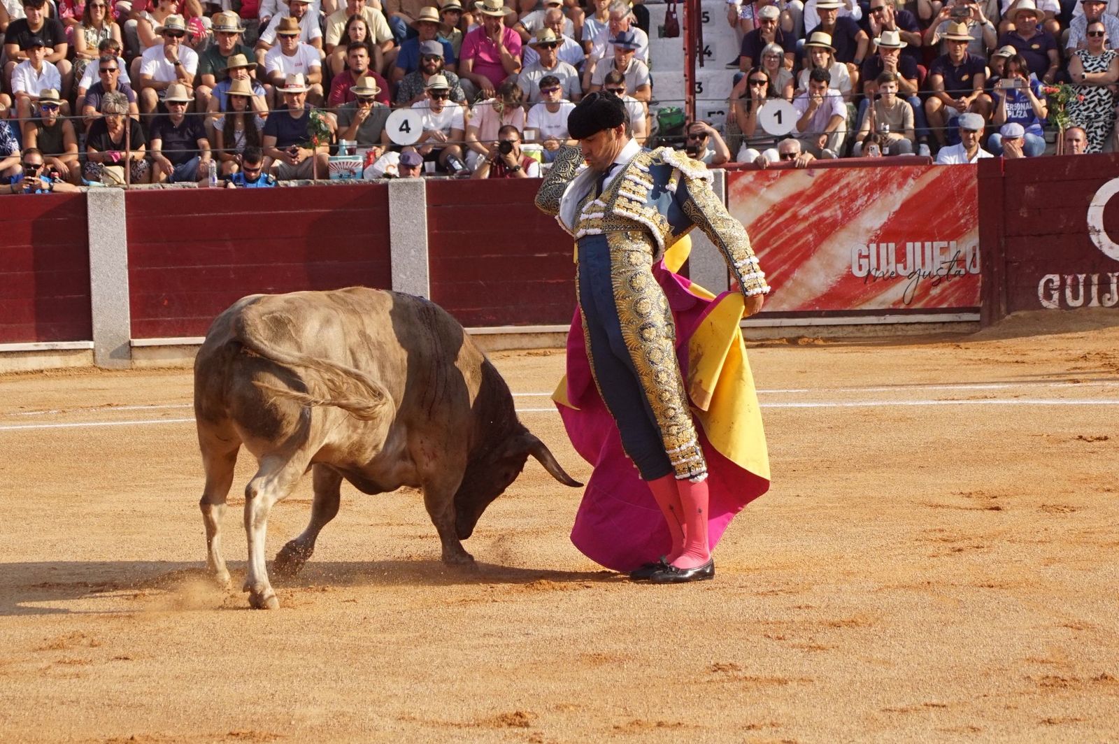 : Emilio de Justo y Diosleguarde cierran en hombros una feria de Guijuelo marcada por las despedidas de El Capea y Javier Castaño