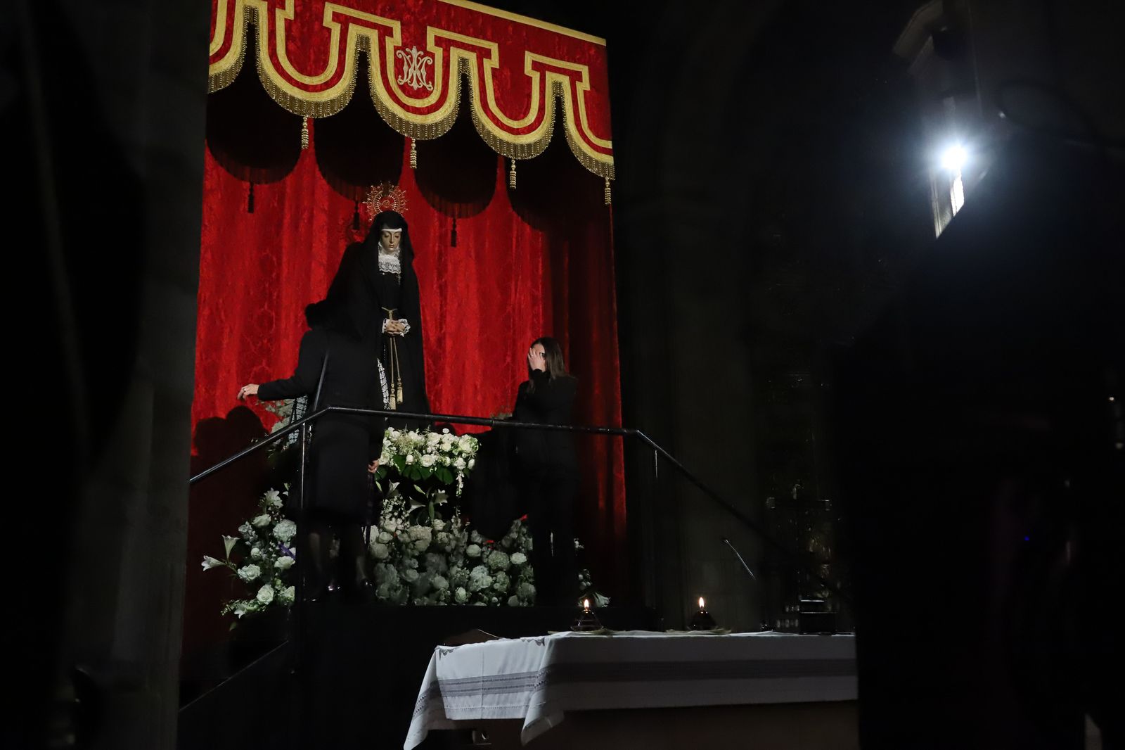 La Virgen de la Soledad recibe a los pequeños de Zamora bajo su manto Fotos: María Lorenzo