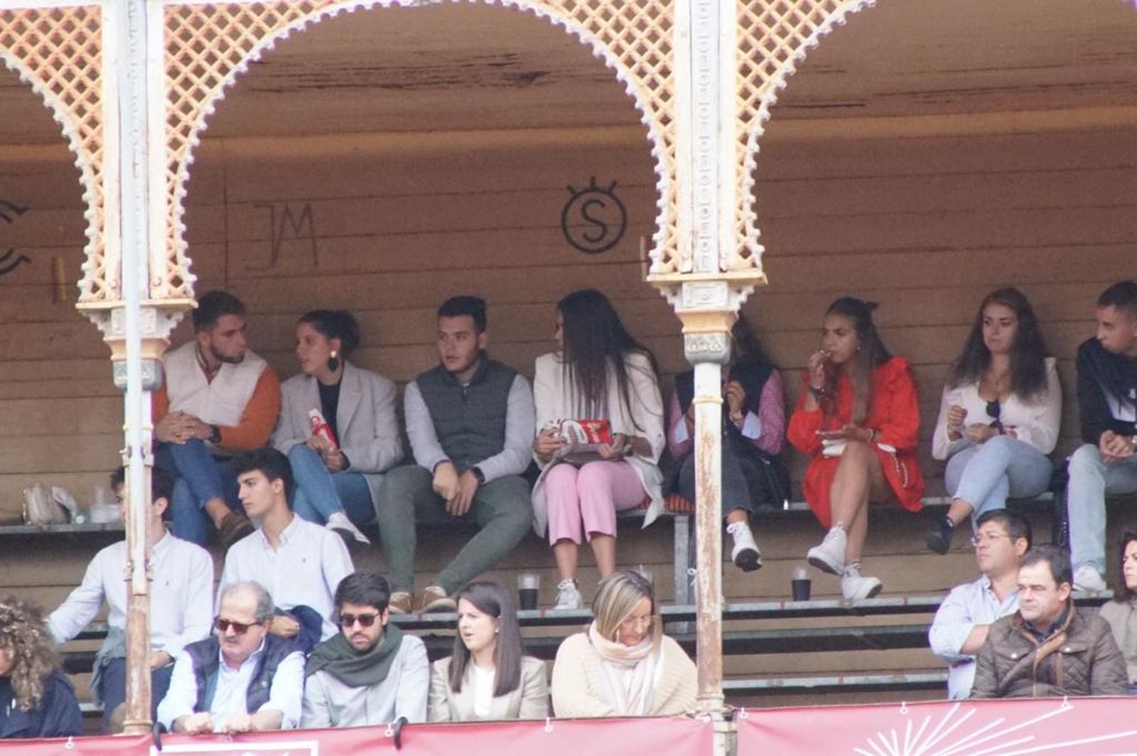 tendidos-de-la-glorieta-durante-la-corrida-de-garcia-y-olga-jimenez-51