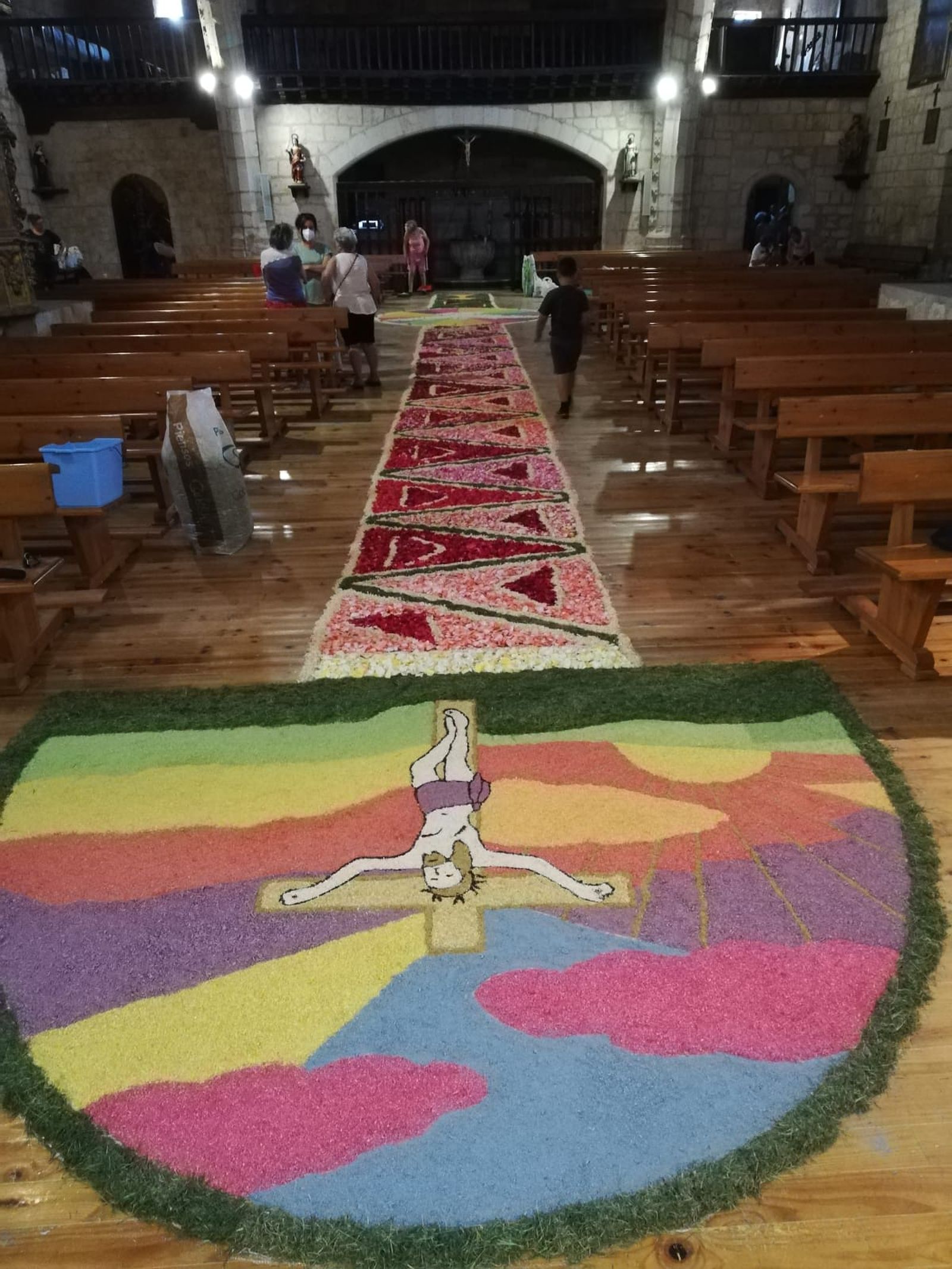 alfombra-por-el-corpus-en-la-iglesia-de-el-perdigon-7