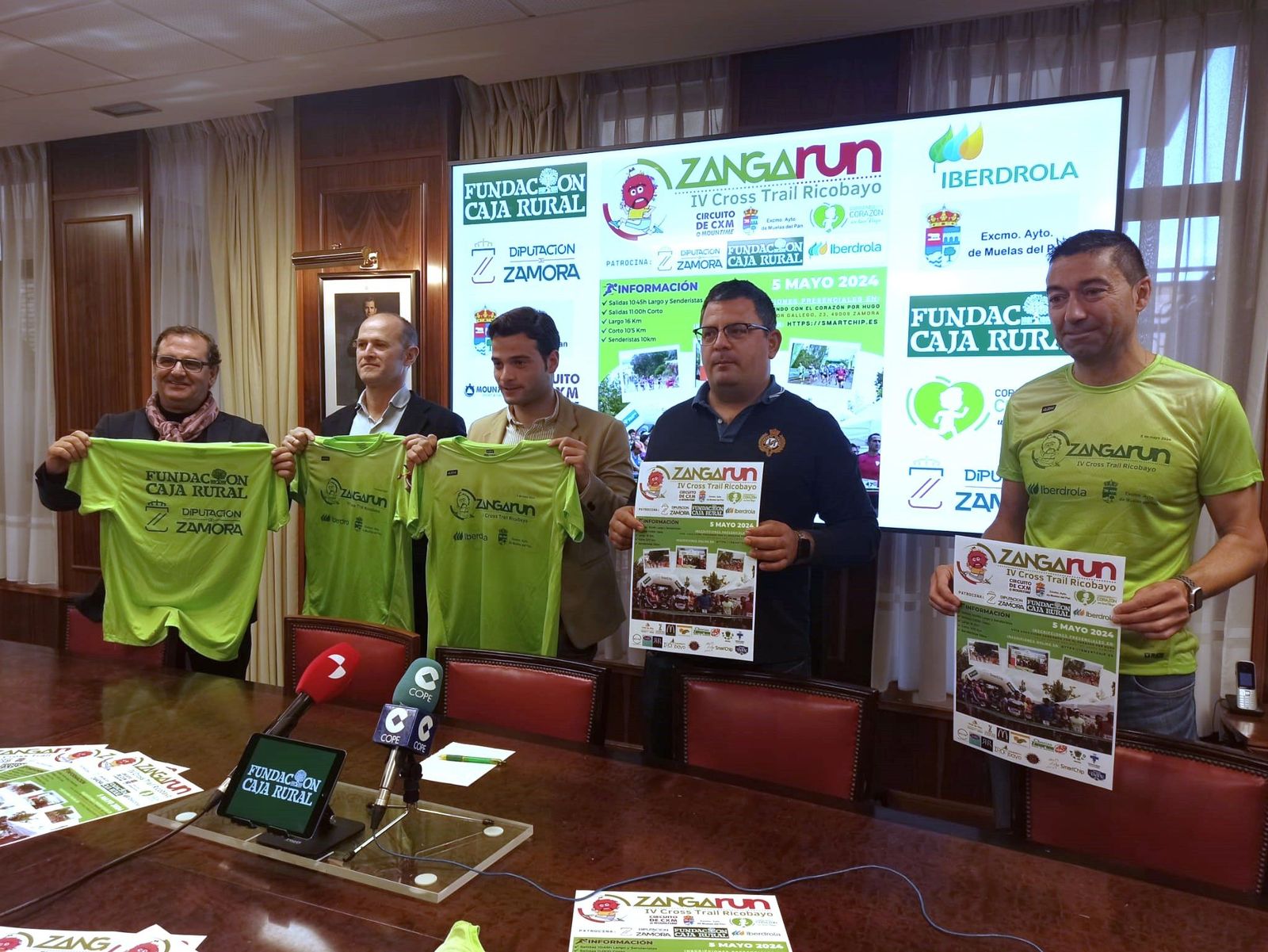 Un instante de la rueda de prensa