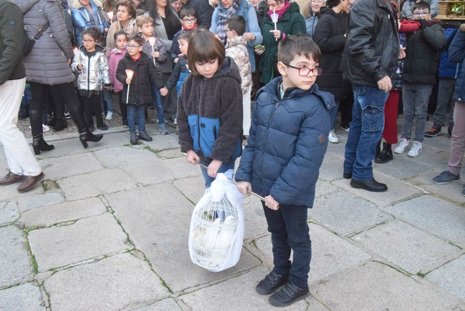 las-candelas-vuelven-a-unir-la-iglesia-de-san-juan-con-la-de-san-vicente-57