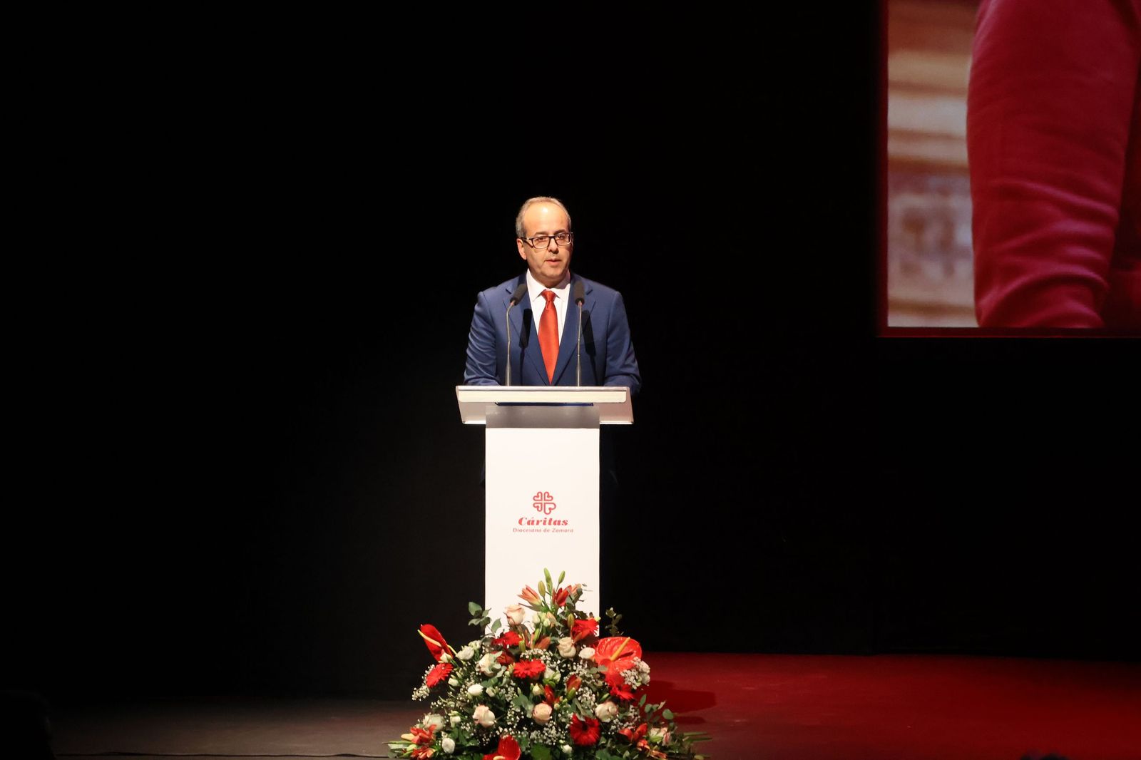 GALERÍA | El Ramos Carrión acoge la gala de aniversario de Cáritas Zamora