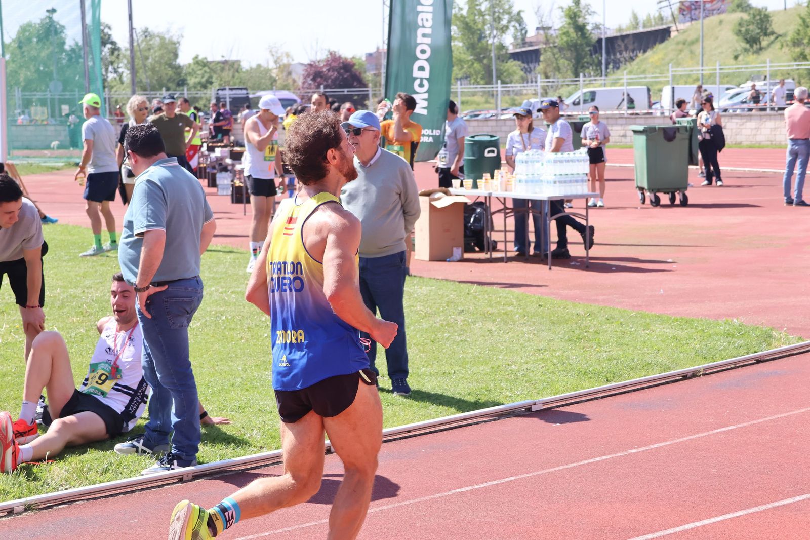 GALERÍA | Revive en imágenes la llegada a meta de los atletas en la Media Maratón de Zamora