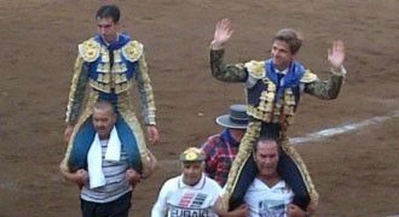 El Juli, en hombros con Fortes