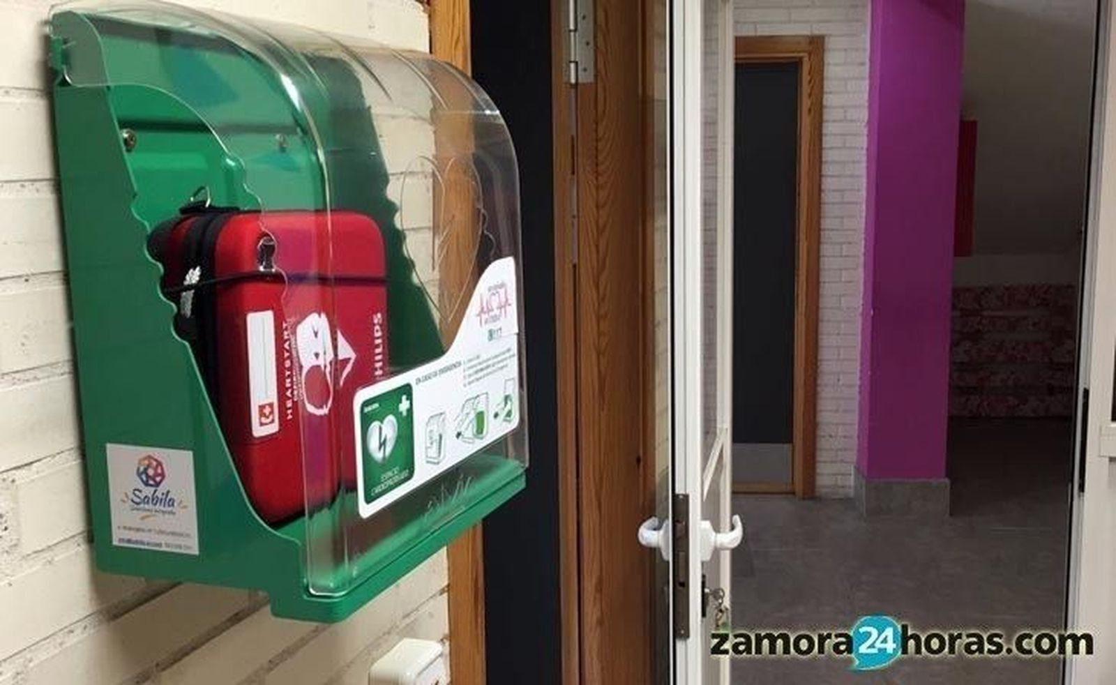 El Ayuntamiento instala desfibriladores en varios recintos deportivos de la ciudad