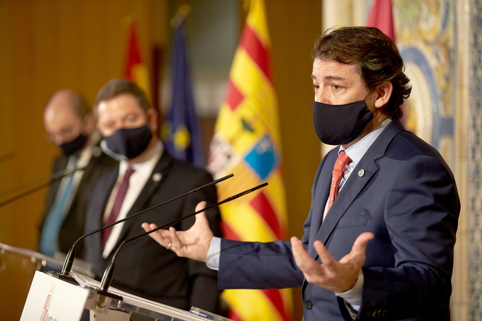 Alfonso Fernández Mañueco, Emiliano García Page y Javier Lambán. | FOTO: ICAL