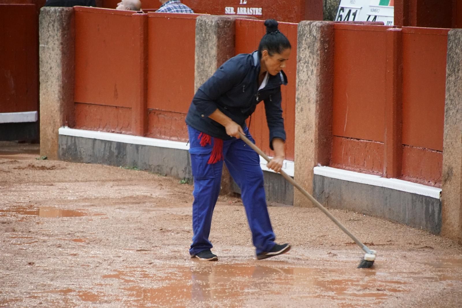 Expectación por ver los caballos de rejoneo en La Glorieta: imágenes del ambiente en los tendidos y en el patio de cuadrillas