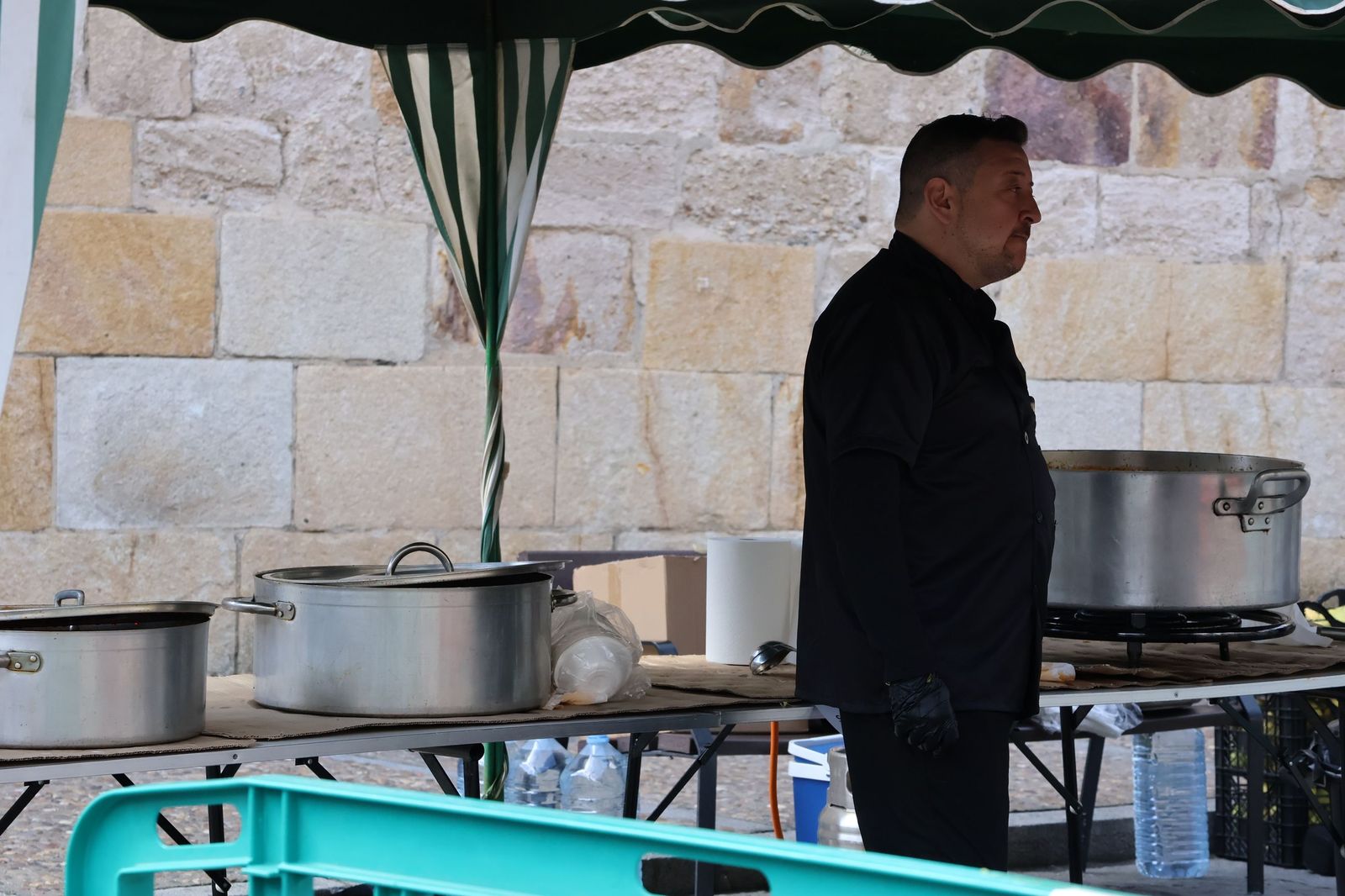 GALERÍA | Decenas de zamoranos disfrutan de las sopas de ajo más solidarias