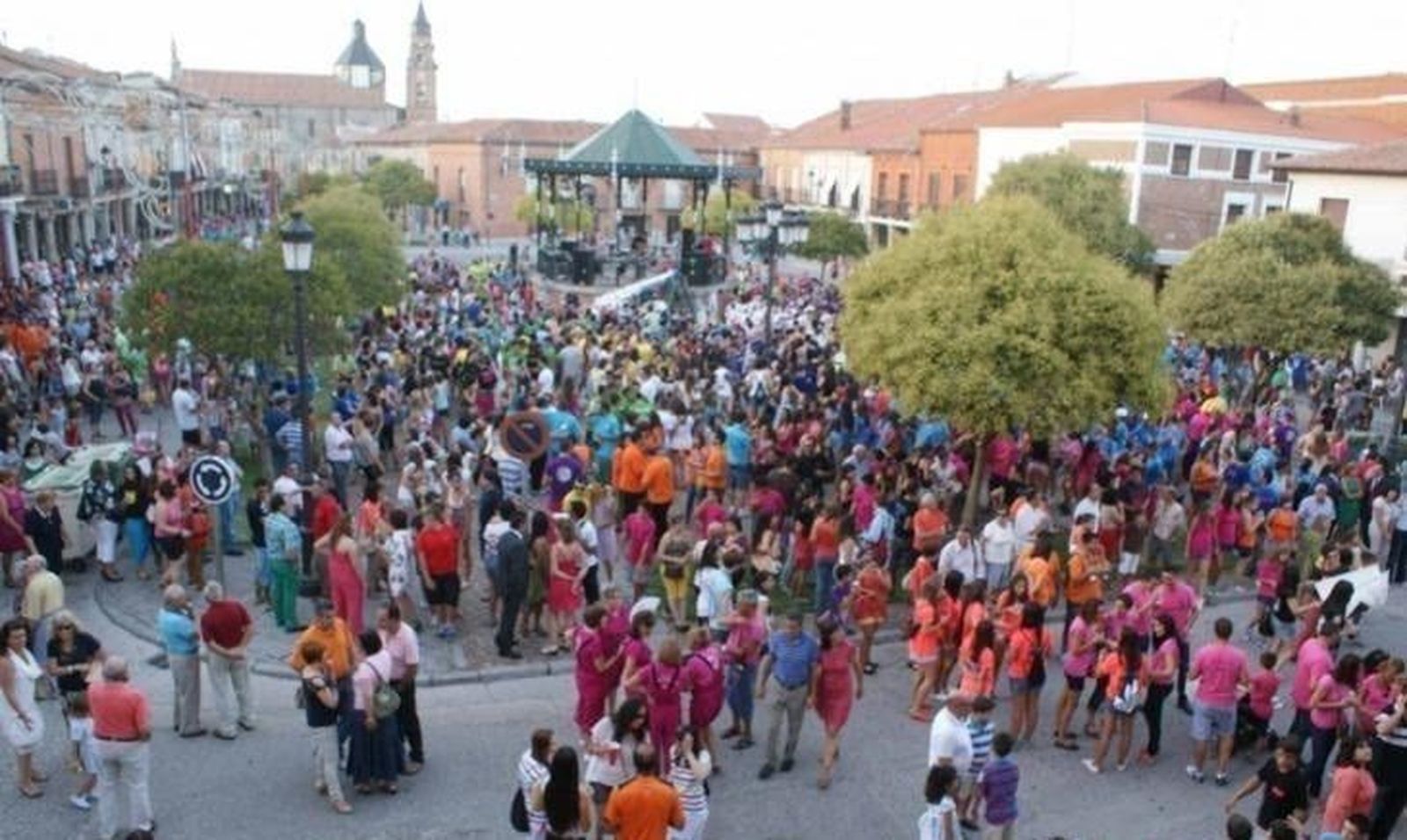El Ayuntamiento abre una nueva vía de comunicación con las peñas del municipio