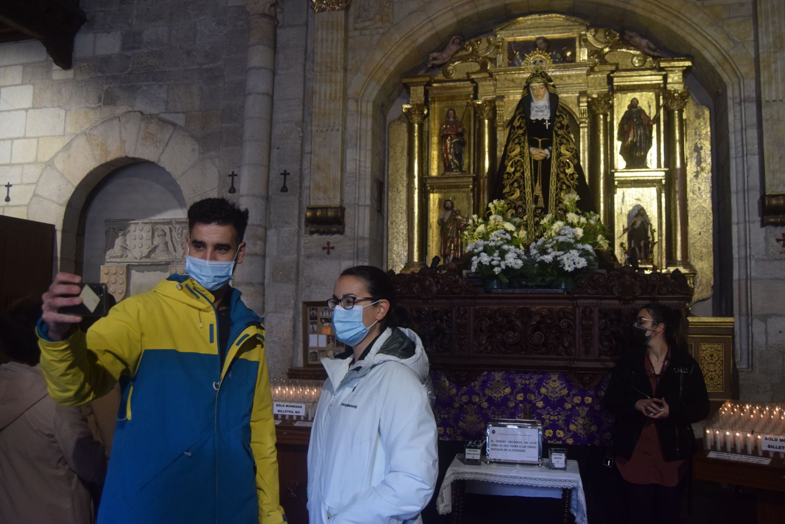 los-zamoranos-visitan-a-la-virgen-de-la-soledad-7