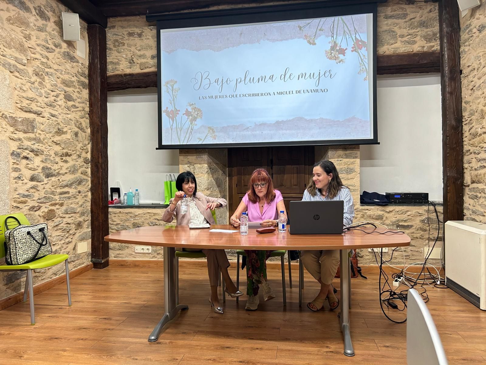 Presentación del proyecto de investigación epistolar “Bajo Pluma de Mujer”