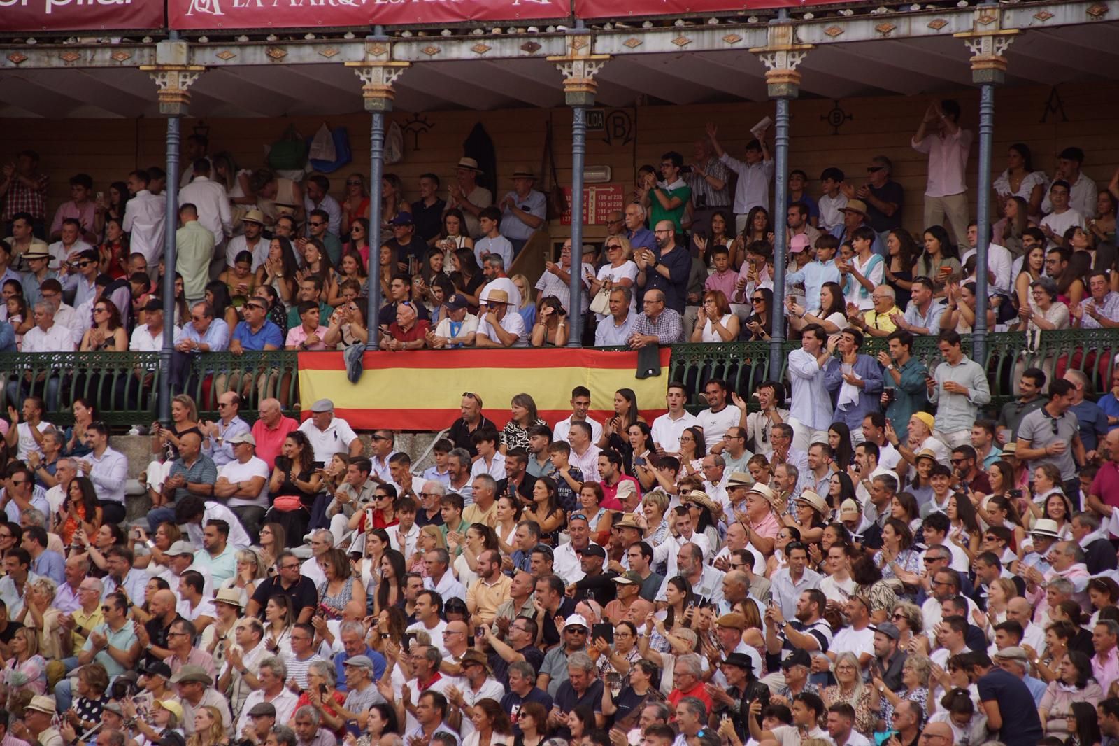 Gran ambiente en La Glorieta para la tarde de toros de Morante de la Puebla, Ismael Martín y Marco Pérez