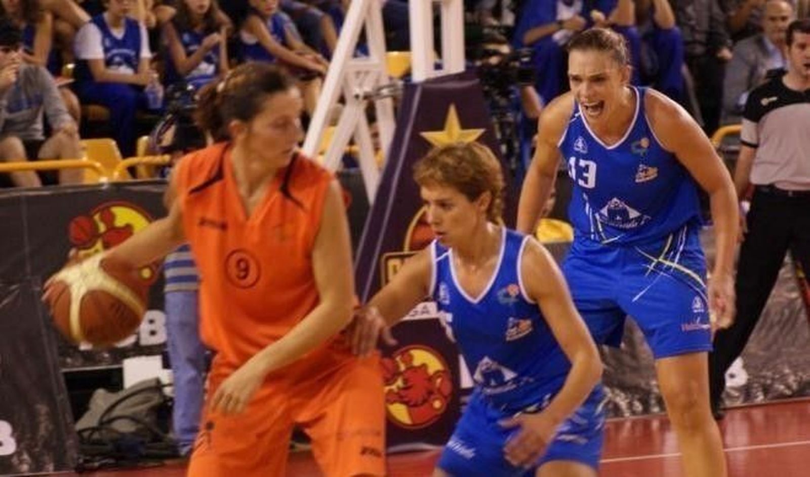 Avenida inicia la liga a lo grande